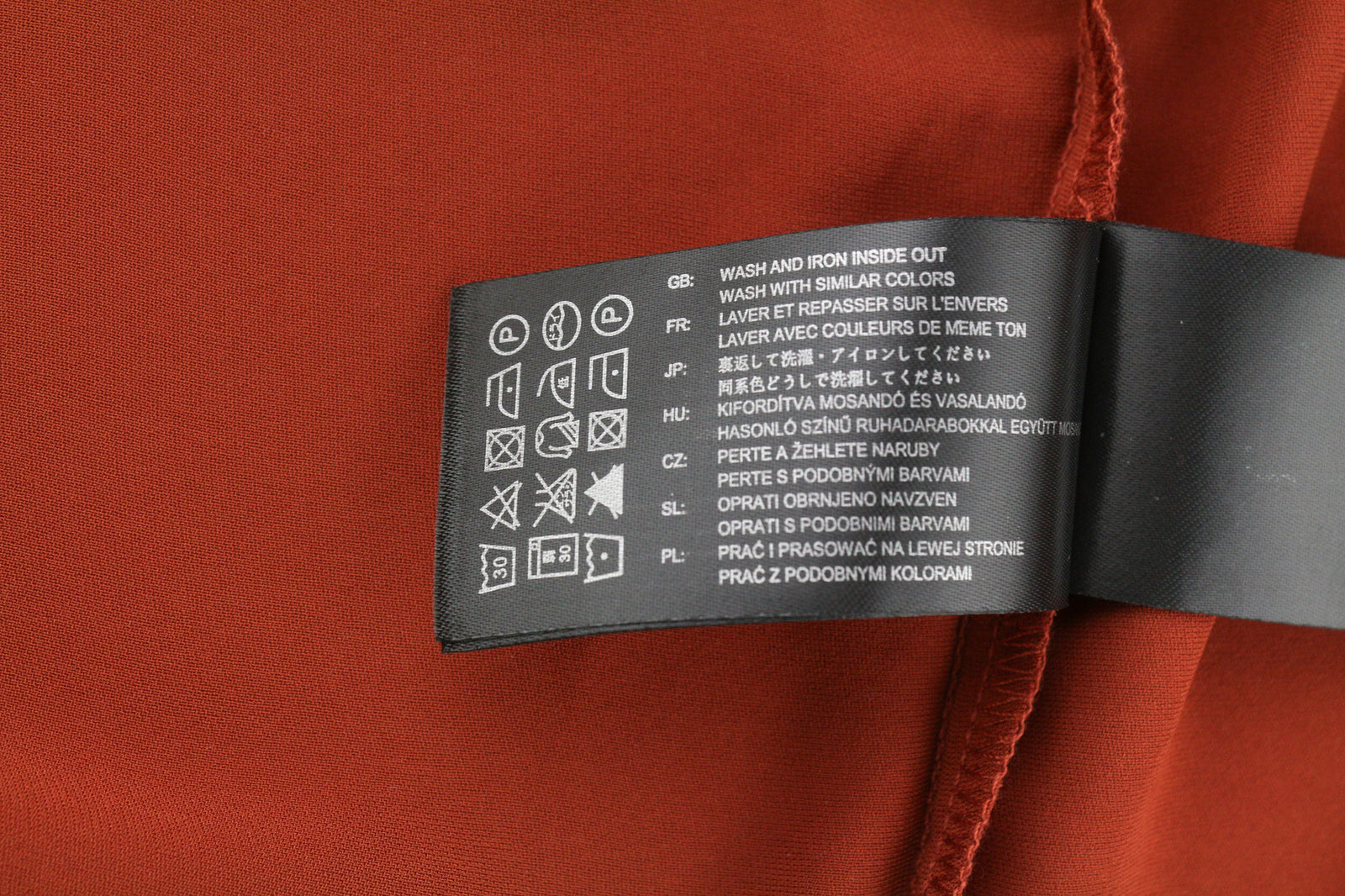 SUPERTRASH Dambi moteriška suknelė, 36 colių ilgio rankovėmis, V formos iškirpte, be pamušalo, trumpa logotipu 