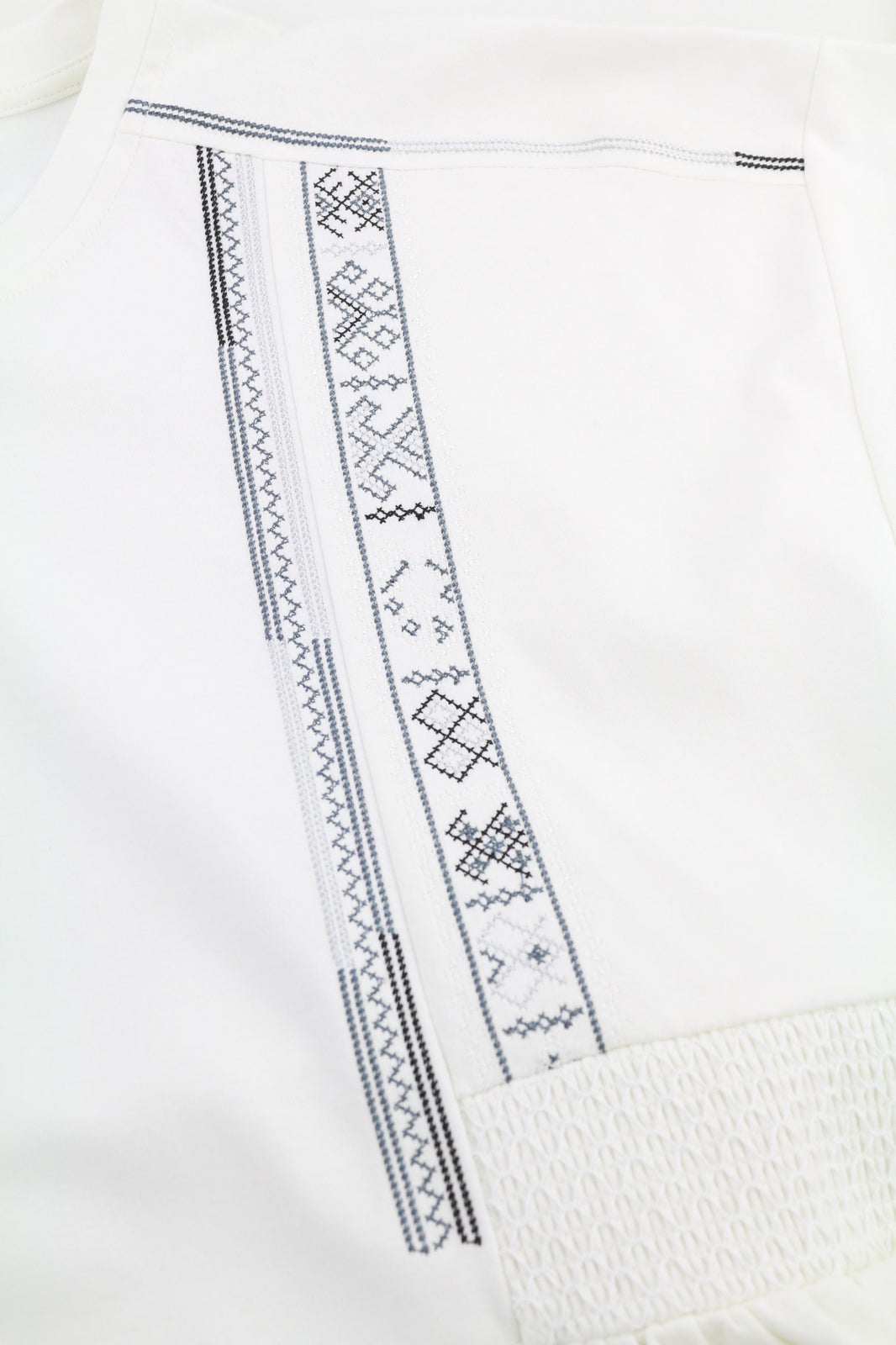 DIESEL Bgtih moteriška suknelė XS, juodos ir auksinės spalvos, trumpomis rankovėmis, apvalia kaklo iškirpte, siuvinėta šortai 