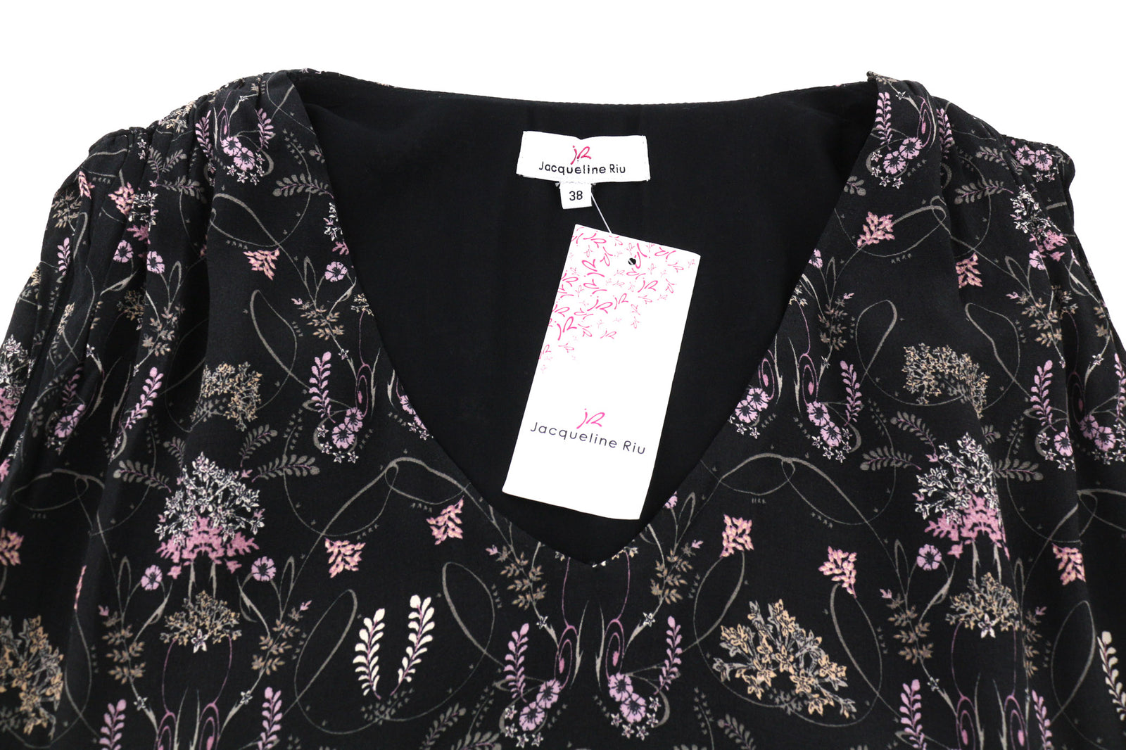JACQUELINE RIU Rjapa196 moteriška suknelė, 38 cm, tamsi, be rankovių, su V formos iškirpte, gėlėtu raštu. 