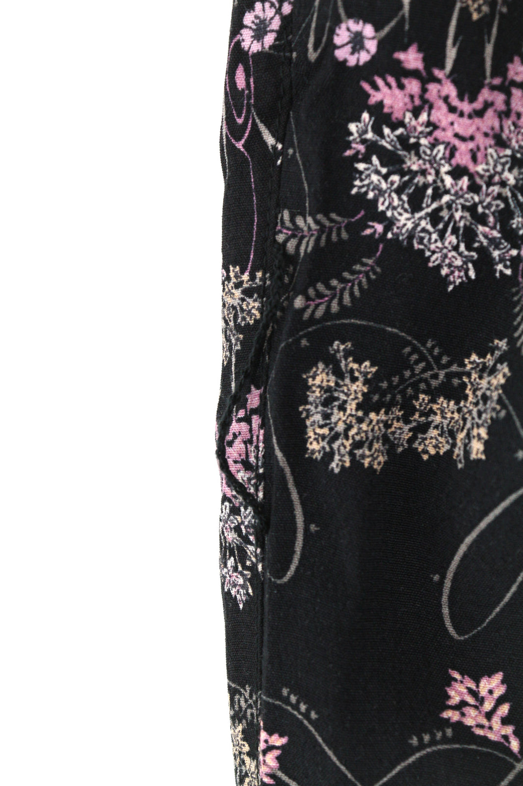 JACQUELINE RIU Rjapa196 moteriška suknelė, 38 cm, tamsi, be rankovių, su V formos iškirpte, gėlėtu raštu. 