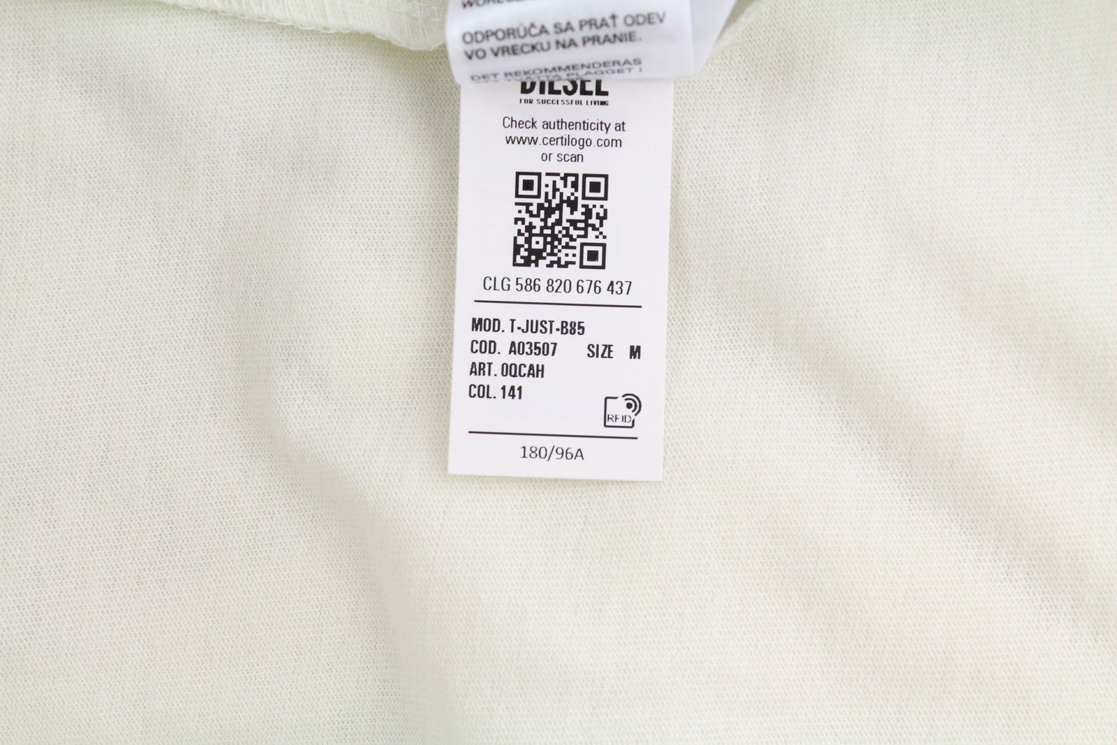 DIESEL T-Just-B85 vyriški marškinėliai M, šviesiai balti, trumpomis rankovėmis, apvalia apykakle, trikotažo logotipu