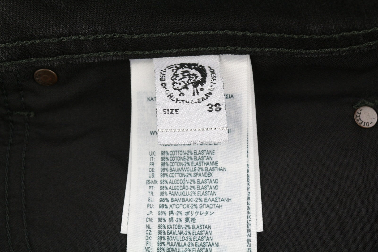 DIESEL Buster 0886Z vyriški džinsai W38/L32 Regular Slim Tapered Fit su sagomis, tamsūs 