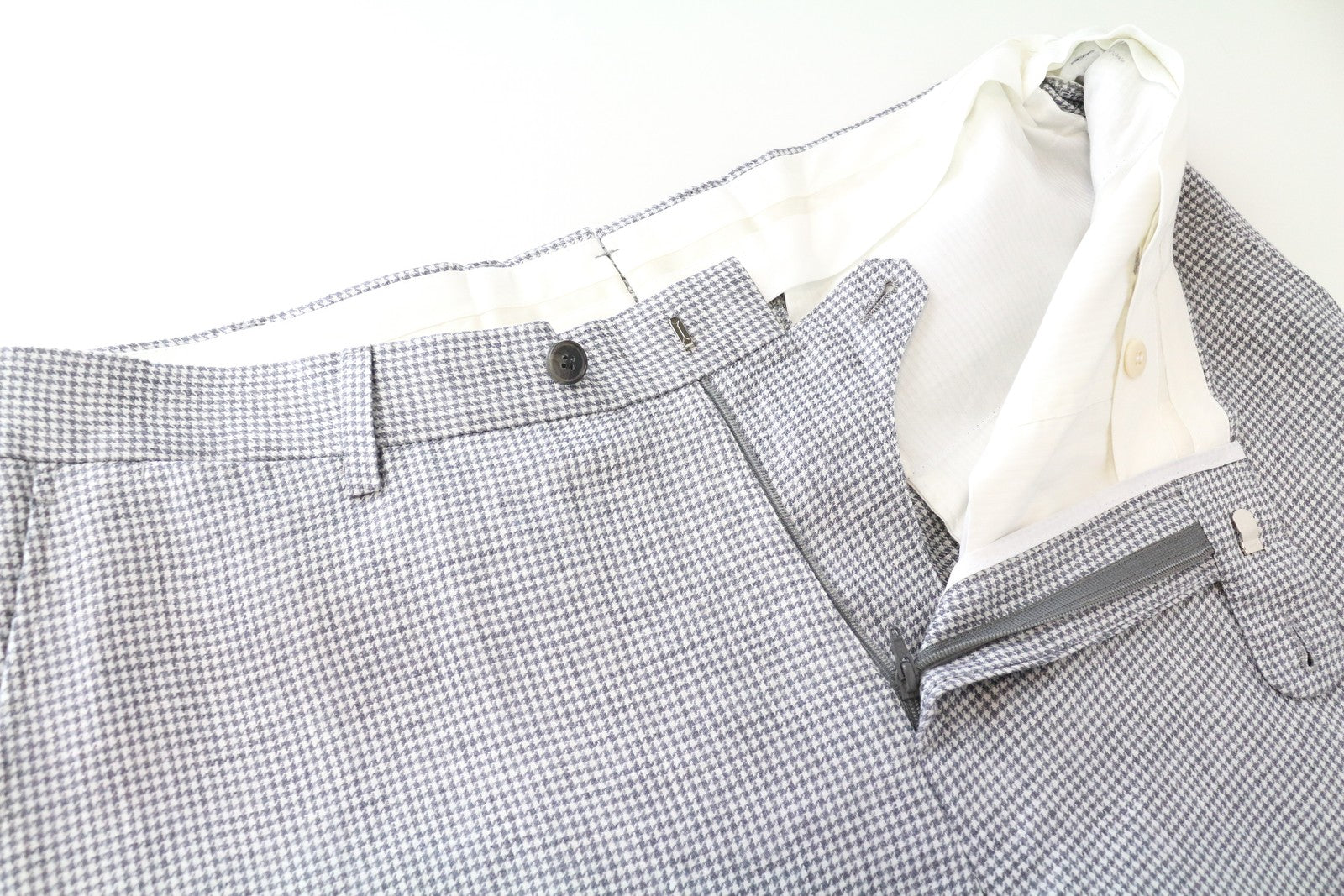 SUITSUPPLY Brescia UK42S vyriškos pilkos lininės klostuotos raštuotos kelnės 