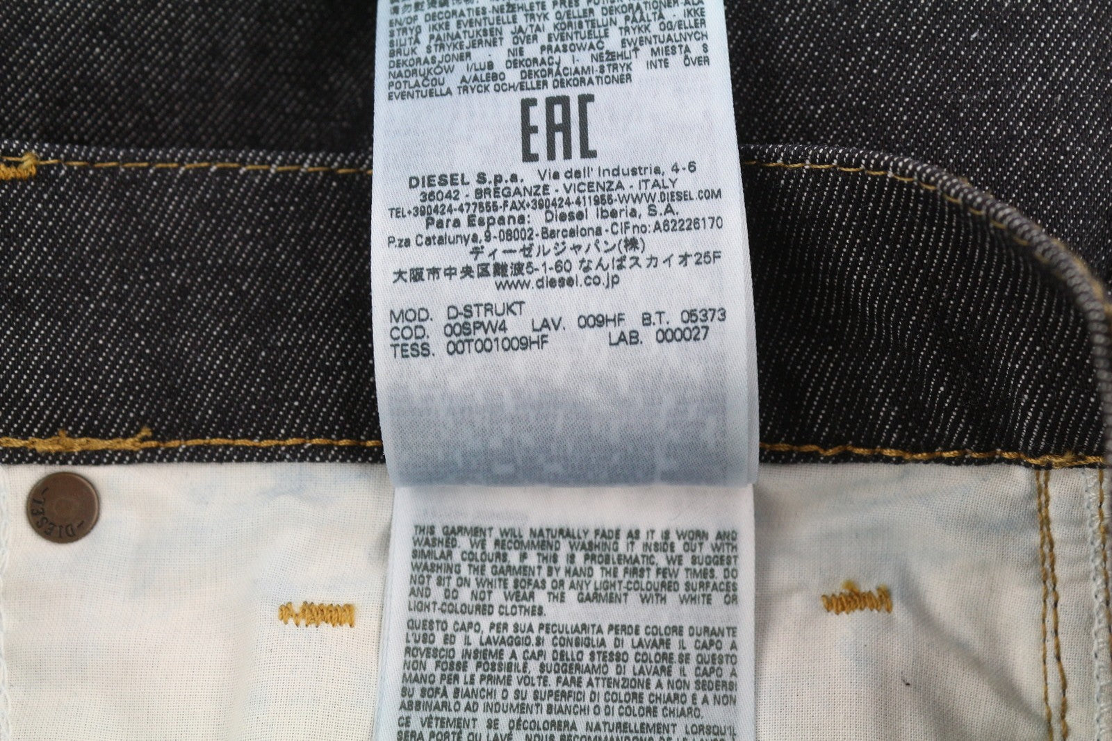 DIESEL D-Strukt 009HF vyriški džinsai W30/L30 ploni, tamprūs, tamsiai mėlyni, su užtrauktuku, rekomenduojama kaina – 160 € 