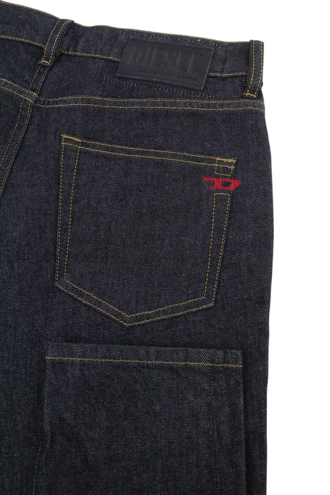 DIESEL D-Strukt 009HF vyriški džinsai W30/L30 ploni, tamprūs, tamsiai mėlyni, su užtrauktuku, rekomenduojama kaina – 160 € 