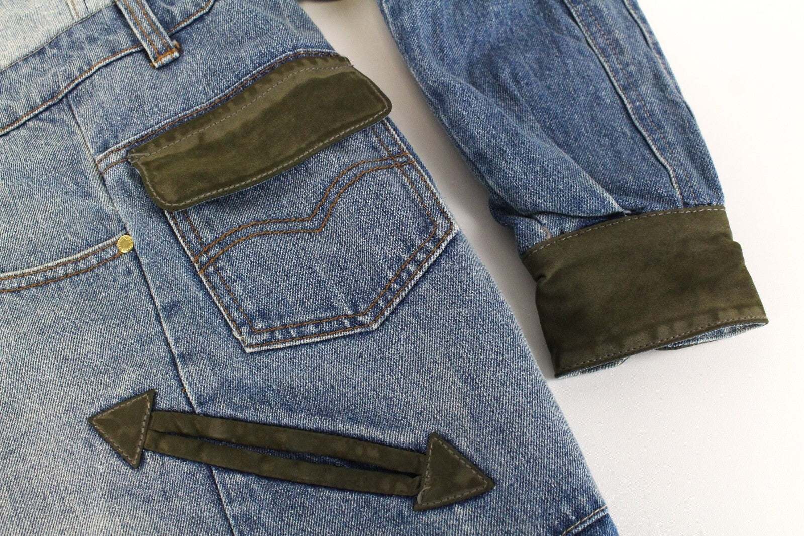 Moteriškas DESIGUAL džinsinis švarkas, 38 cm, mėlynas, su blizgučiais ir ilgomis rankovėmis, dirbtinės odos. 