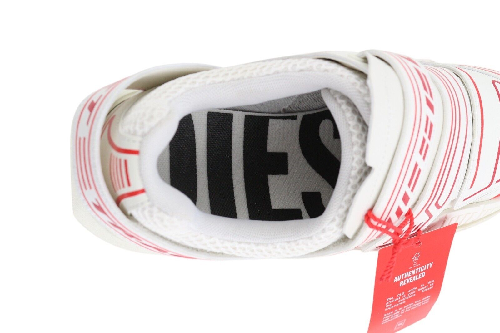 DIESEL S-Pendio Lc vyriški sportbačiai, 44.5 dydis, balti, migdolų spalvos, žemakulniai, rekomenduojama kaina – 295 € 