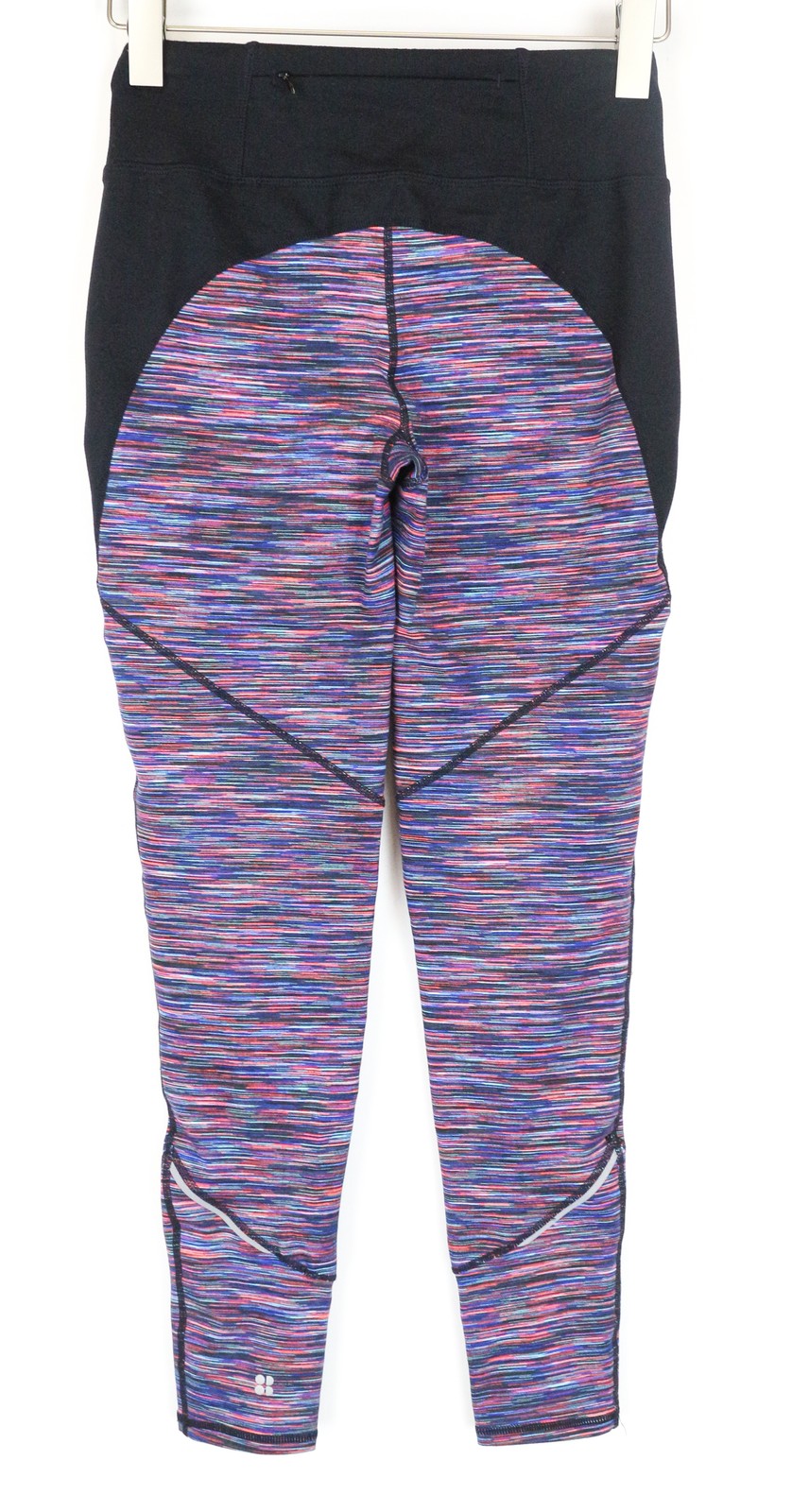 „SWEATY BETTY S“ violetinės tamprės moterims. Tamprios, užtraukiamos, sportinės aprangos detalės. 