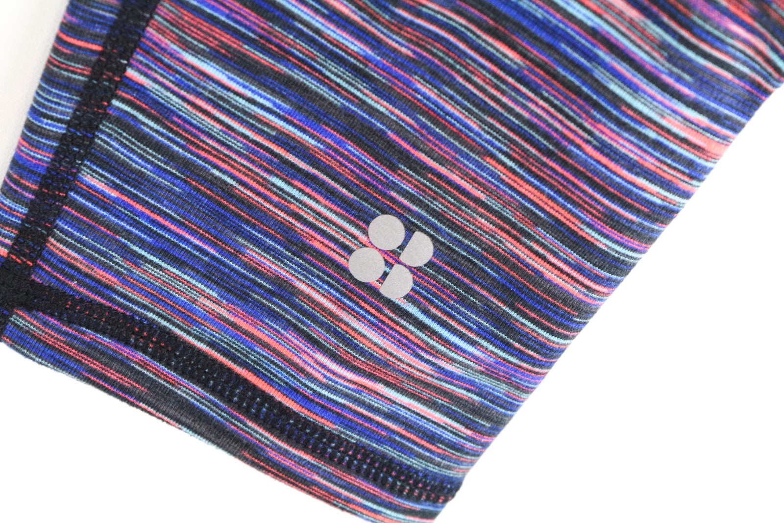 „SWEATY BETTY S“ violetinės tamprės moterims. Tamprios, užtraukiamos, sportinės aprangos detalės. 