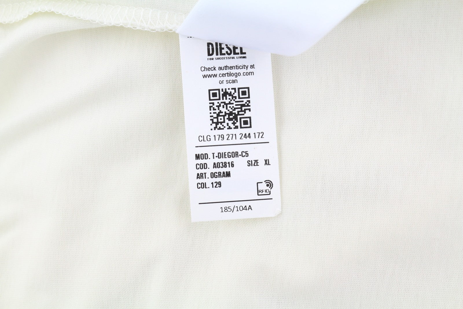 DIESEL T-Diegor-C5 vyriški marškinėliai XL dydžio, dramblio kaulo spalvos, trumpomis rankovėmis, apvalia kaklo iškirpte, medvilnės mišinio logotipu 