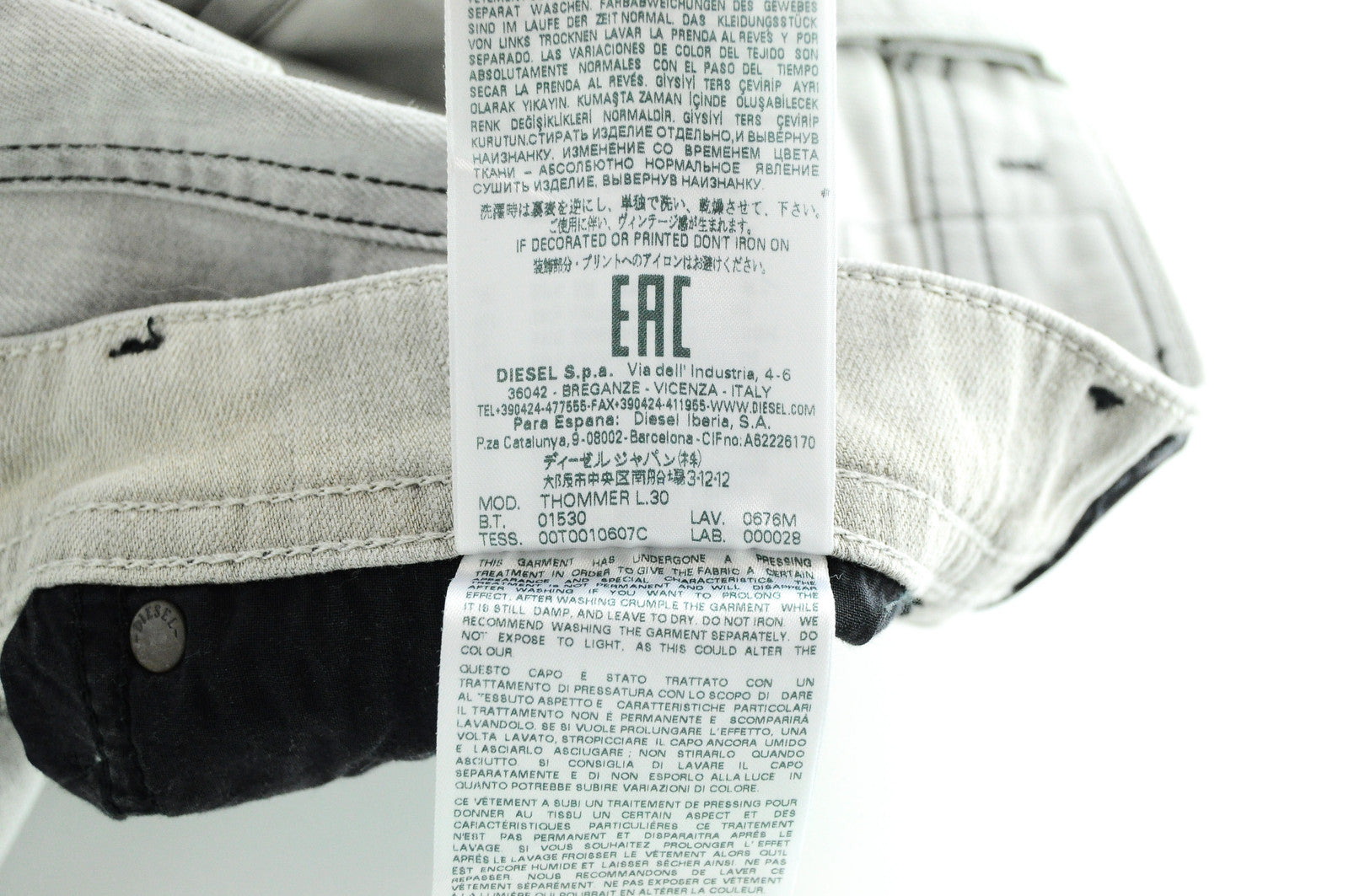 Vyriški DIESEL Thommer 0676M džinsai W26/L30 šviesiai pilki, ploni, tamprūs 