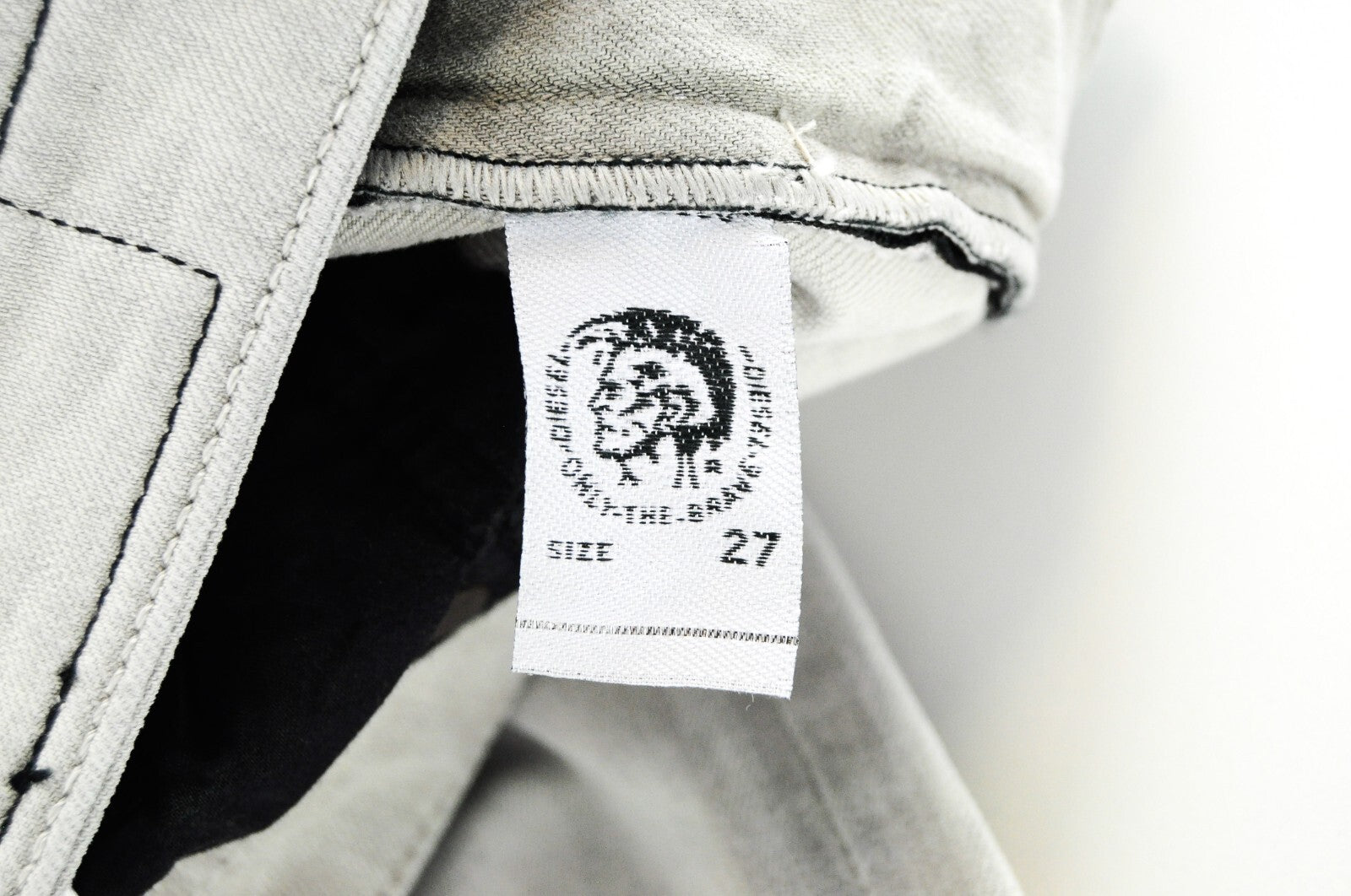 DIESEL Thommer 0676M vyriški džinsai W27/L30 Slim Skinny Ripped pilki tamprūs 