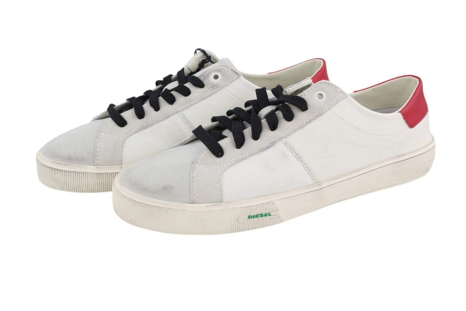 DIESEL S-Mydori Lc vyriški sportbačiai, 45 dydis, balti, odiniai, migdolų spalvos nosys, suvarstyti, rekomenduojama kaina – 200 €. 