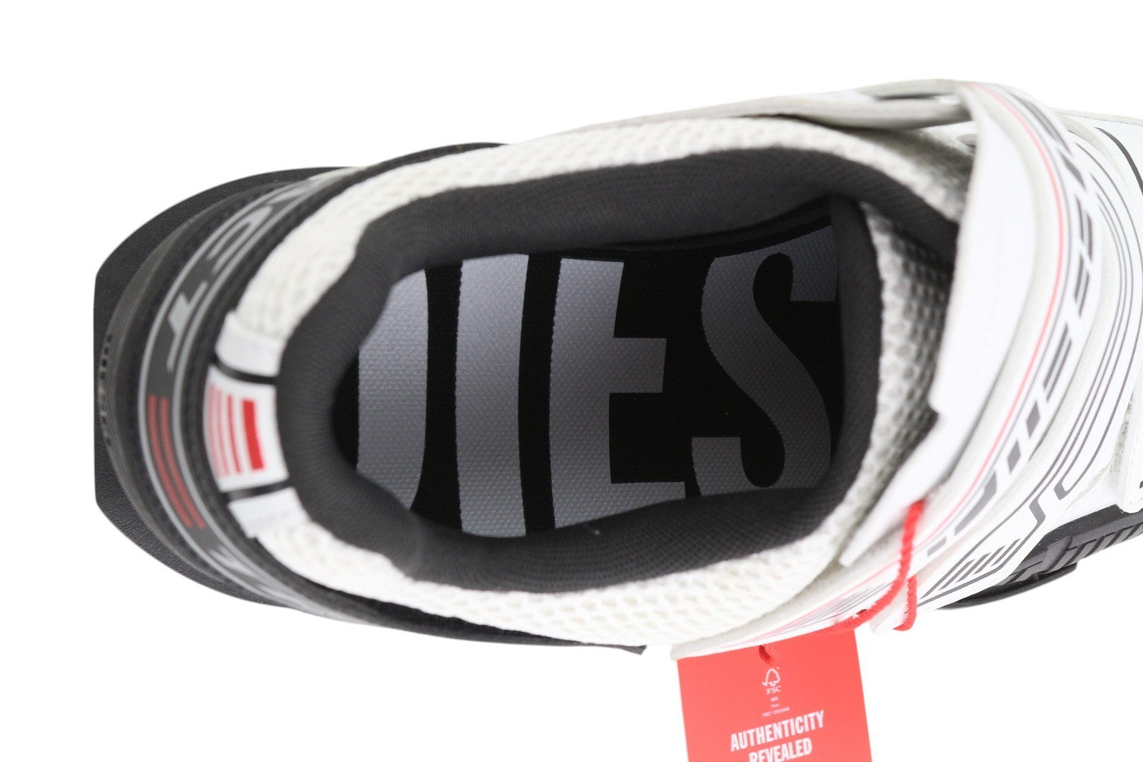 DIESEL S-Pendio Lc vyriški sportbačiai, EU43, žemi, su raišteliais, migdolų rašto nosimis, rekomenduojama kaina – 295 € 