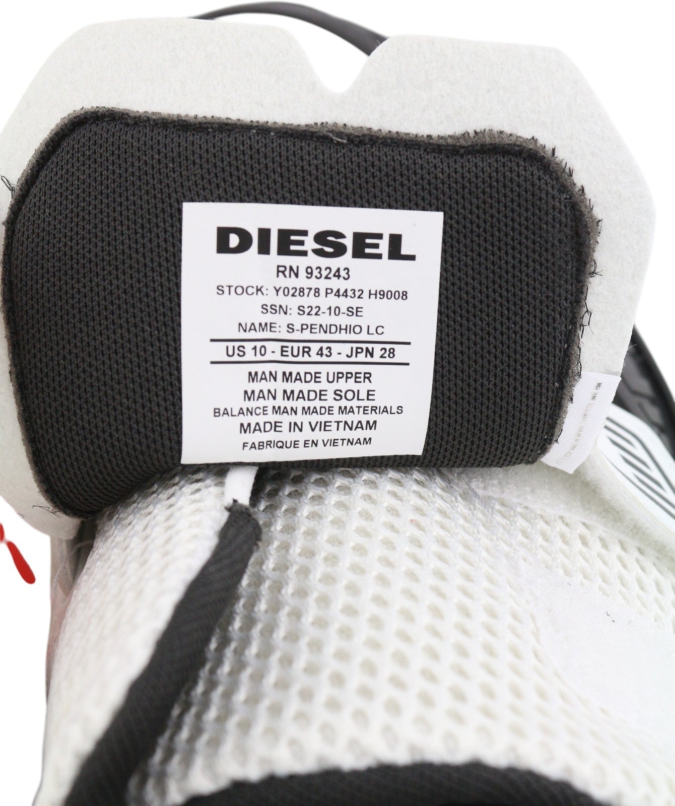 DIESEL S-Pendio Lc vyriški sportbačiai, EU43, žemi, su raišteliais, migdolų rašto nosimis, rekomenduojama kaina – 295 € 