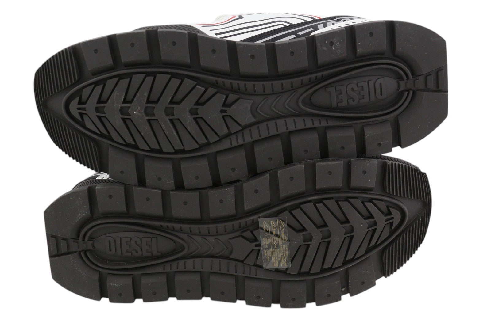 DIESEL S-Pendio Lc vyriški sportbačiai, EU43, žemi, su raišteliais, migdolų rašto nosimis, rekomenduojama kaina – 295 € 