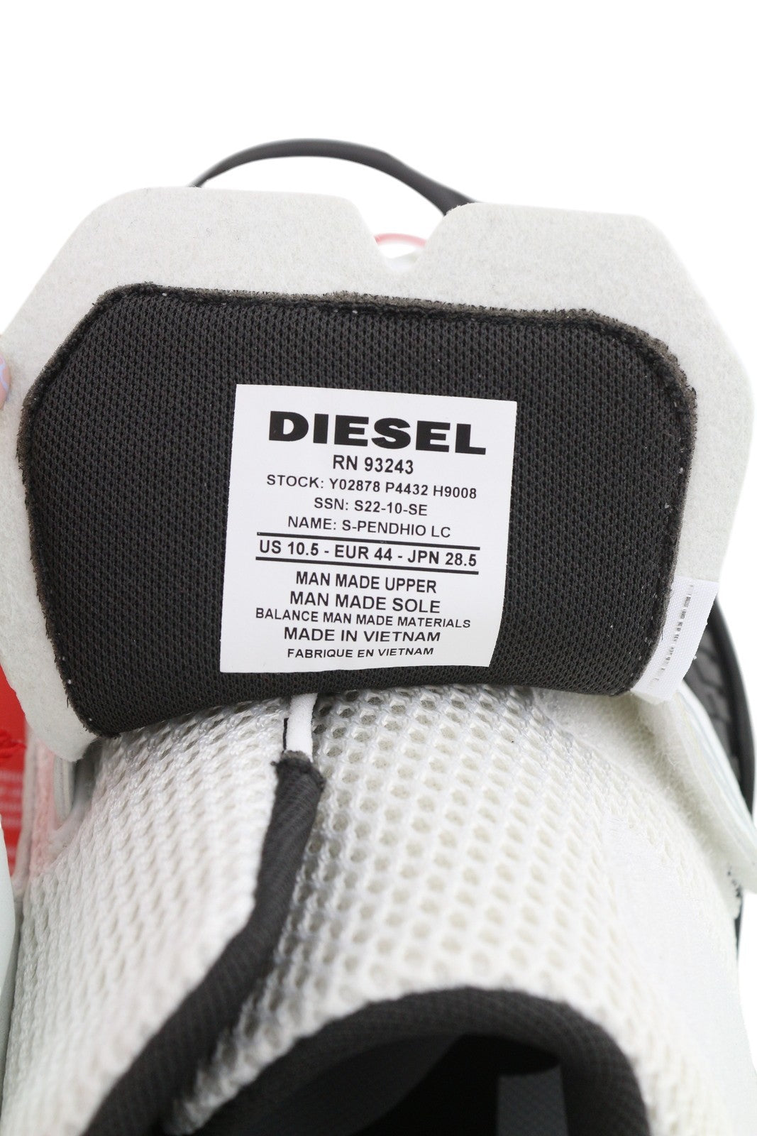 DIESEL S-Pendio Lc vyriški sportbačiai, EU44, žemi, su raišteliais, migdolų rašto nosimis, rekomenduojama kaina – 295 € 