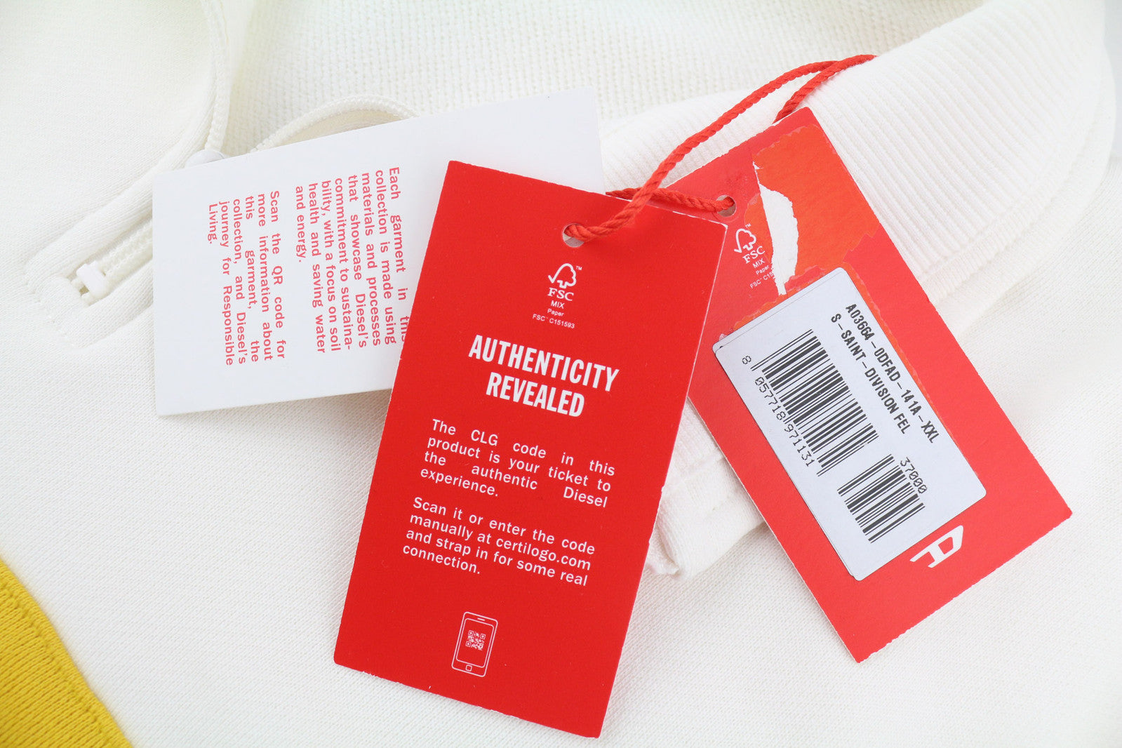 DIESEL S-Saint-Division vyriškas džemperis, 2XL, baltas, su puse užtrauktuko, rekomenduojama kaina – 225 € 