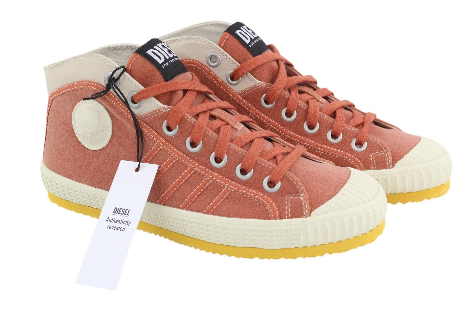 DIESEL S-Yuk Mc vyriški sportbačiai, 42.5 dydžio, iki kulkšnies, su raišteliais ir migdolų nosimi, su logotipu. RMK 140 €. 