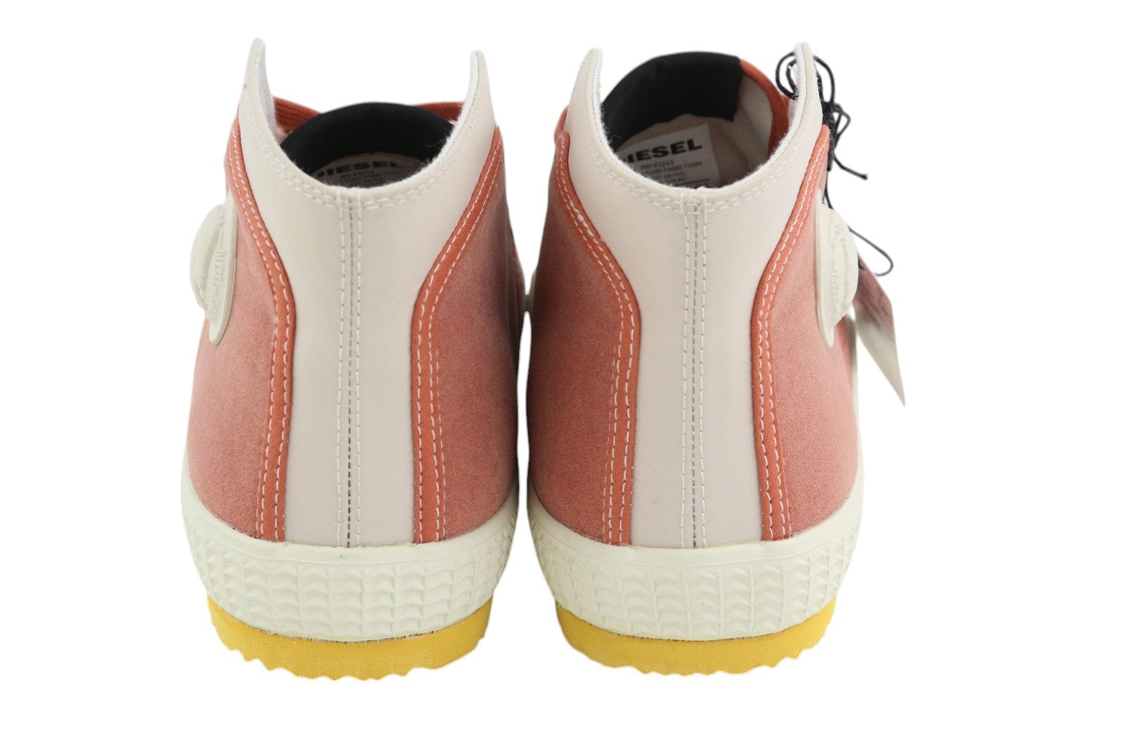 DIESEL S-Yuk Mc vyriški sportbačiai, 42.5 dydžio, iki kulkšnies, su raišteliais ir migdolų nosimi, su logotipu. RMK 140 €. 