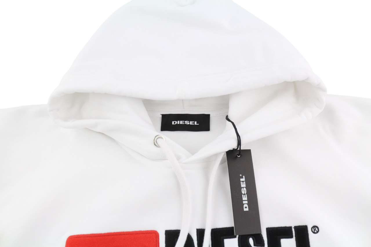 DIESEL S-Division vyriškas džemperis su gobtuvu, XL dydžio, baltas, megztinis su dideliu priekiu, rekomenduojama kaina – 140 €. 