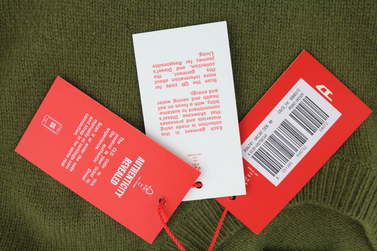 DIESEL K-Olby vyriškas megztinis M, vilnonis, kašmyro mezgimo megztinis su apvalia kaklo iškirpte, žalias, rekomenduojama kaina – 325 € 