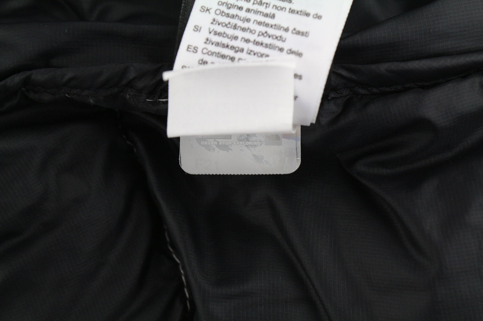 THE NORTH FACE Nuptse trumpa moteriška striukė M, balta, 700 pūkų izoliacija, dygsniuota 