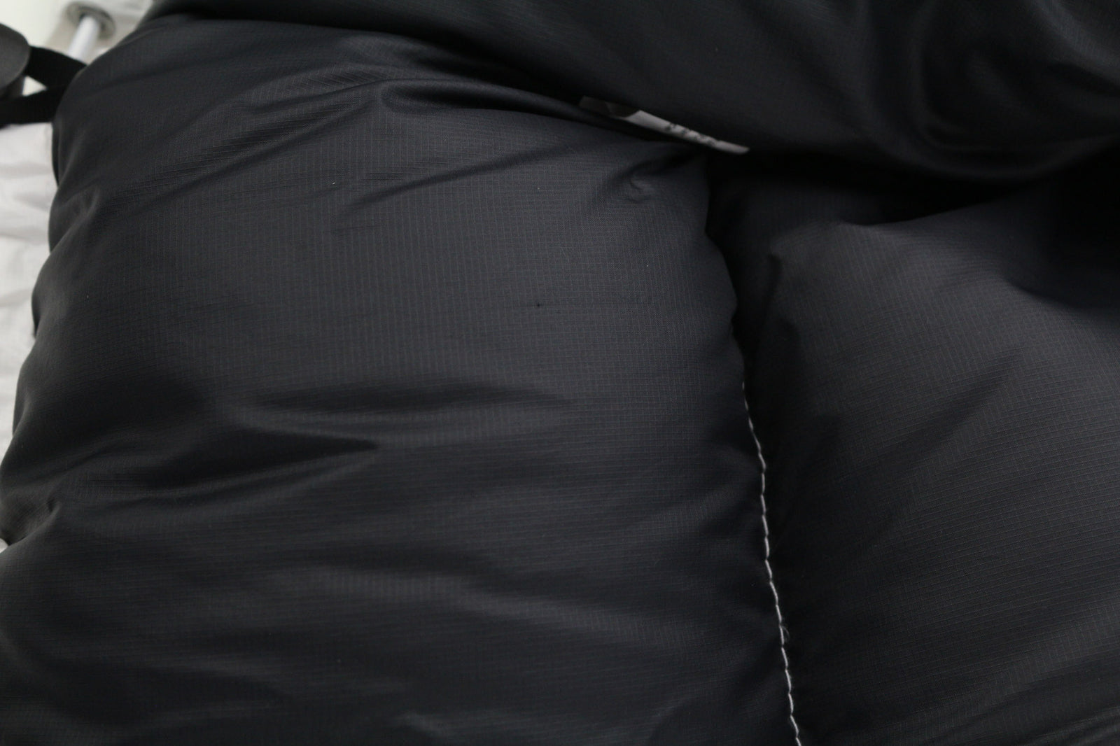 THE NORTH FACE Nuptse trumpa moteriška striukė M, balta, 700 pūkų izoliacija, dygsniuota 