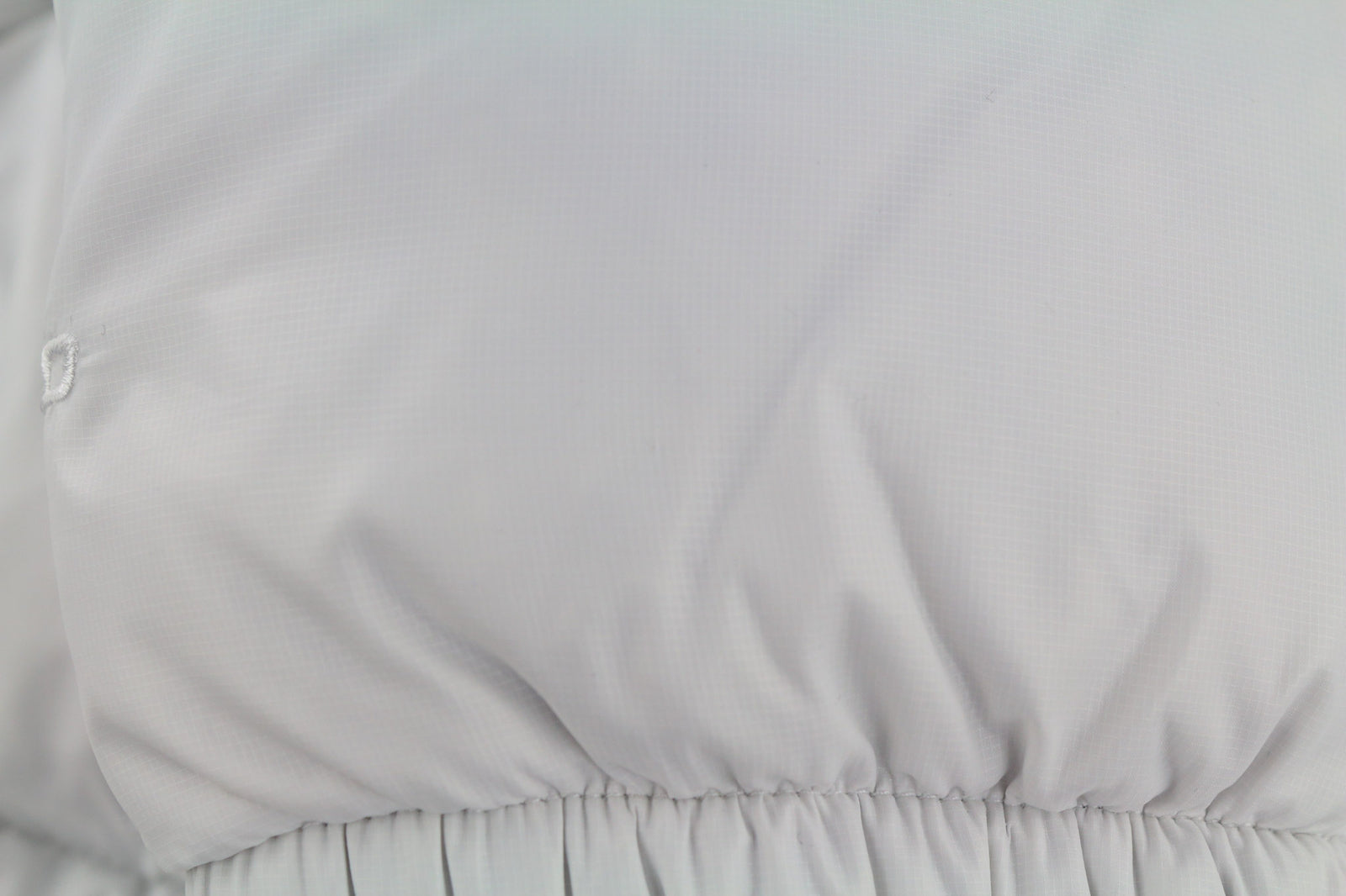 THE NORTH FACE Nuptse trumpa moteriška striukė M, balta, 700 pūkų izoliacija, dygsniuota 