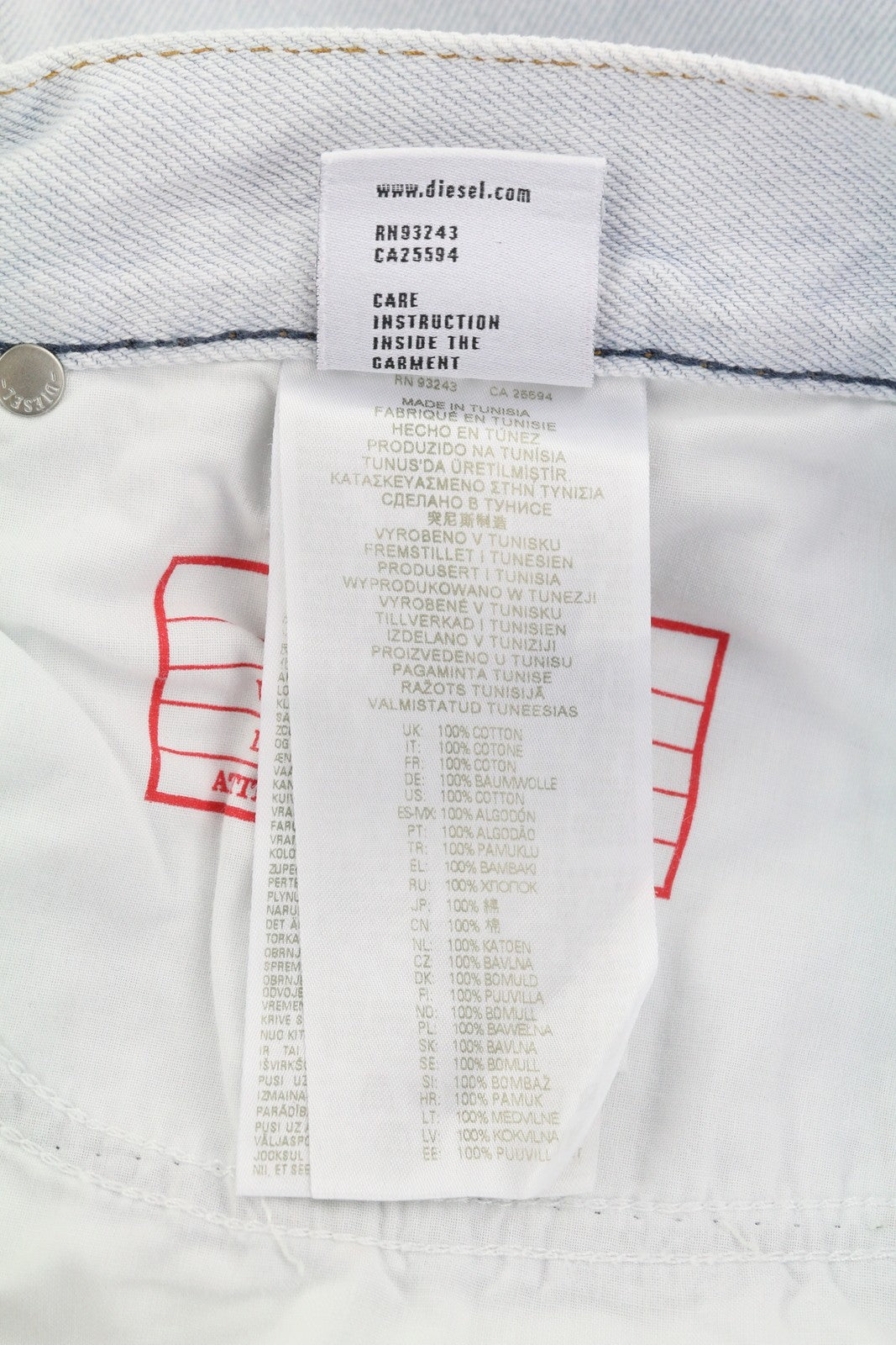 DIESEL 2010 0079Z vyriški džinsai W33/L30 laisvo kirpimo, tiesaus kirpimo, vidutinio juosmens, rekomenduojama kaina – 250 € 