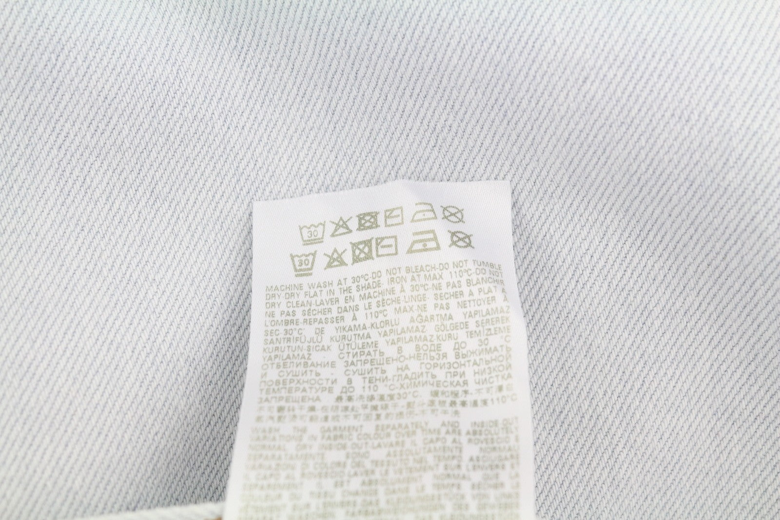 DIESEL 2010 0079Z vyriški džinsai W33/L30 laisvo kirpimo, tiesaus kirpimo, vidutinio juosmens, rekomenduojama kaina – 250 € 