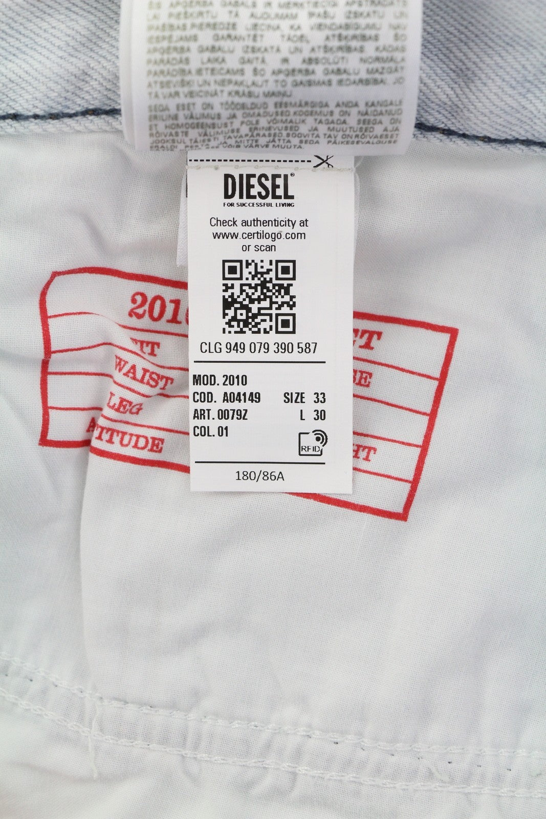 DIESEL 2010 0079Z vyriški džinsai W33/L30 laisvo kirpimo, tiesaus kirpimo, vidutinio juosmens, rekomenduojama kaina – 250 € 
