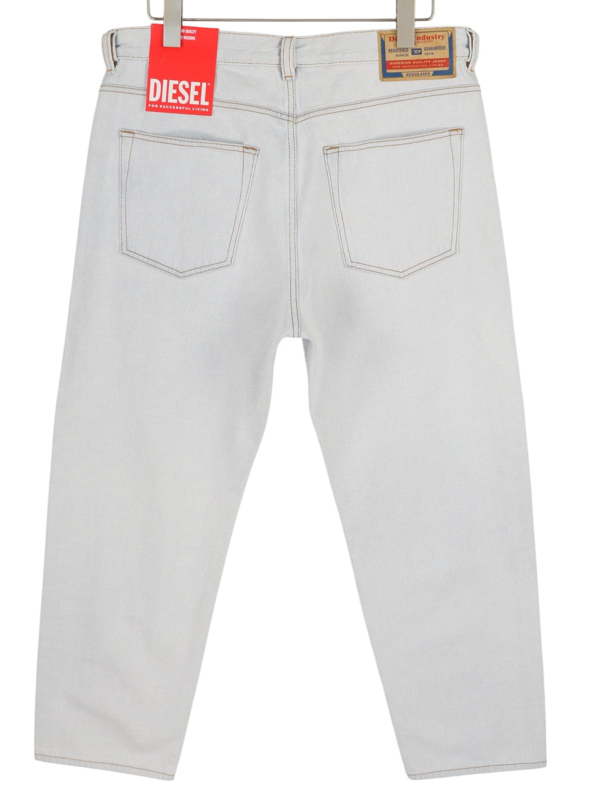 DIESEL 2010 0079Z vyriški džinsai W33/L30 laisvo kirpimo, tiesaus kirpimo, vidutinio juosmens, rekomenduojama kaina – 250 € 