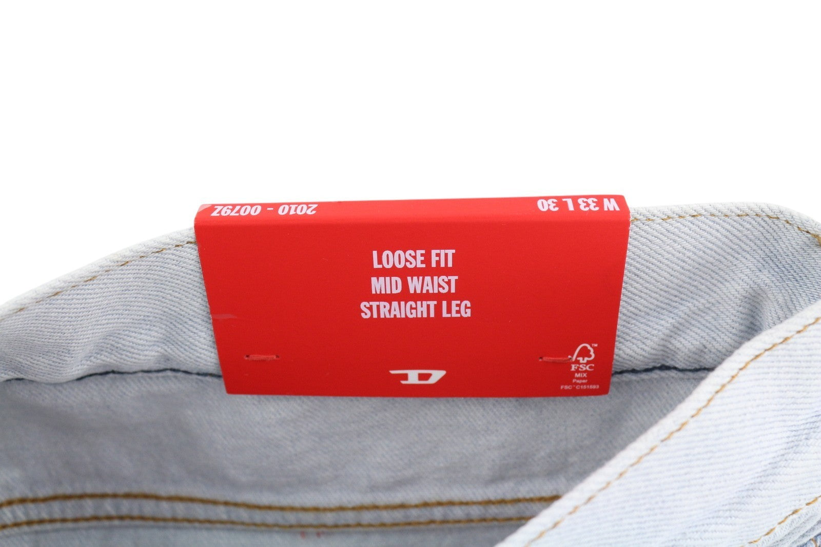 DIESEL 2010 0079Z vyriški džinsai W33/L30 laisvo kirpimo, tiesaus kirpimo, vidutinio juosmens, rekomenduojama kaina – 250 € 