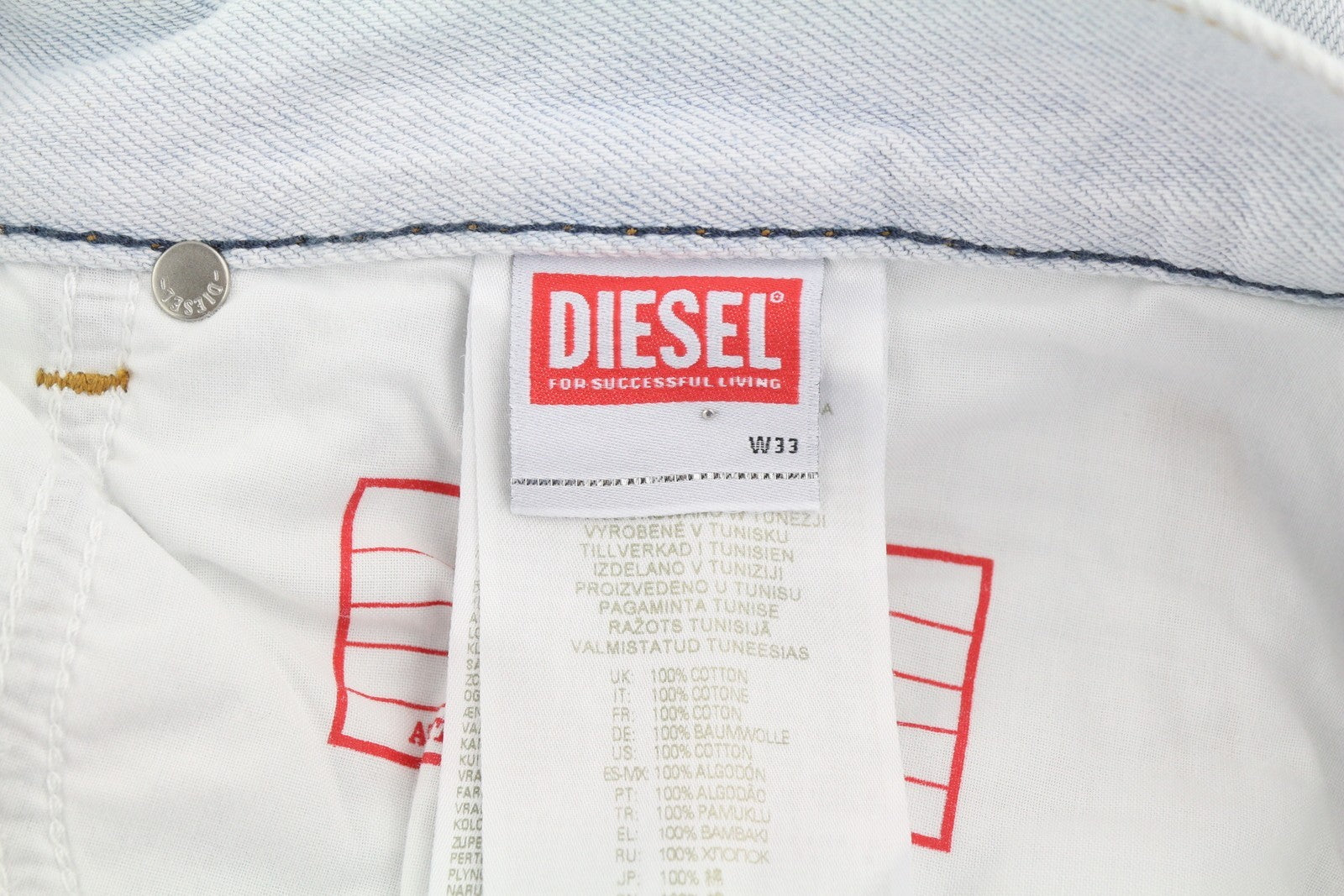 DIESEL 2010 0079Z vyriški džinsai W33/L30 laisvo kirpimo, tiesaus kirpimo, vidutinio juosmens, rekomenduojama kaina – 250 € 