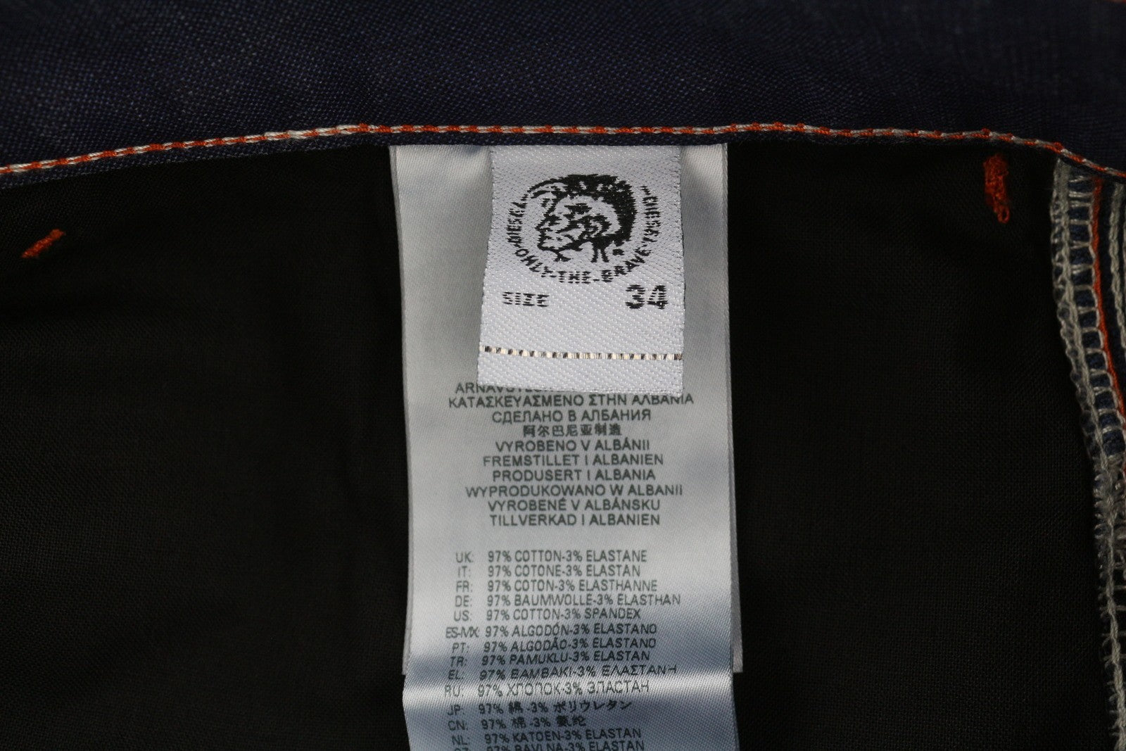 DIESEL D-Franky Carp Jogg 0EEAW vyriški džinsai W34 tiesaus kirpimo su tampriu užtrauktuku, rekomenduojama kaina – 200 € 