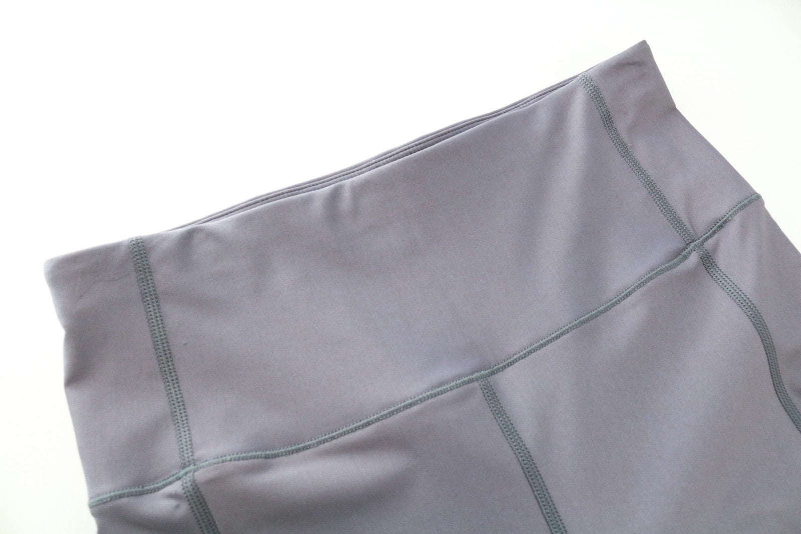 Prakaituotos „Betty“ sportinės tamprės ~S pilkos, užtraukiamos, paprastos, tamprios sportinės aprangos 