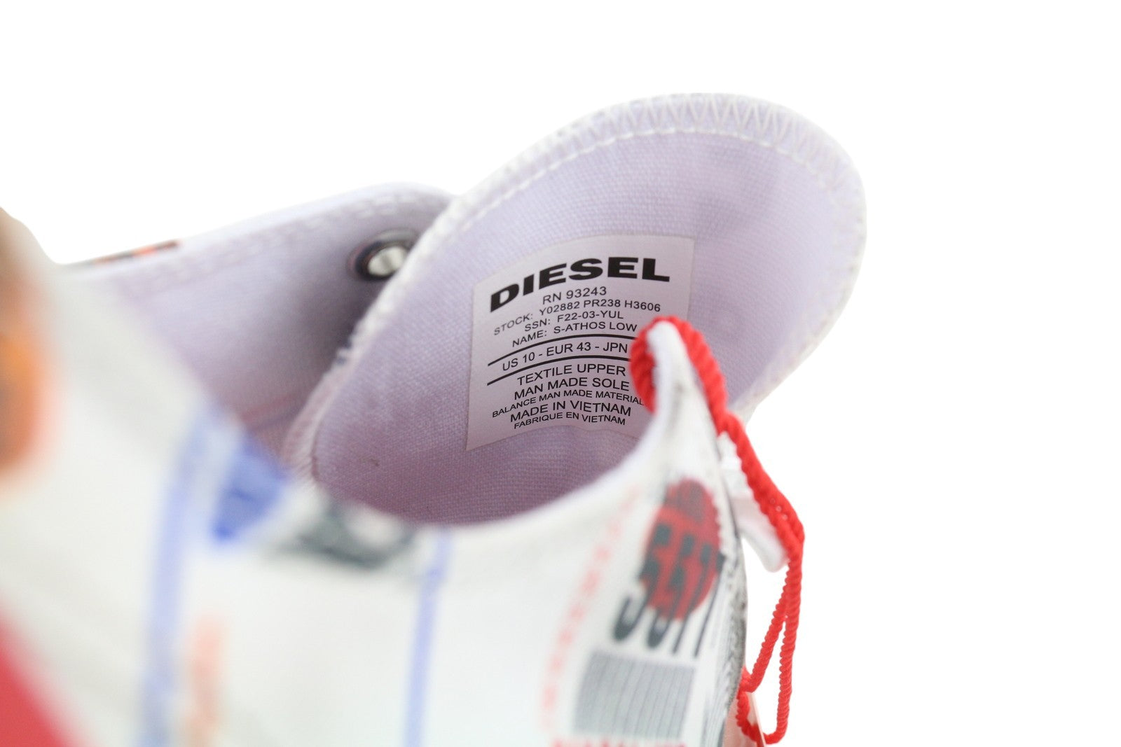 DIESEL S-Athos žemakulniai vyriški sportbačiai EU43 raštuoti žemakulniai su nėriniuotais migdolų nosimis, rekomenduojama mažmeninė kaina – 160 € 