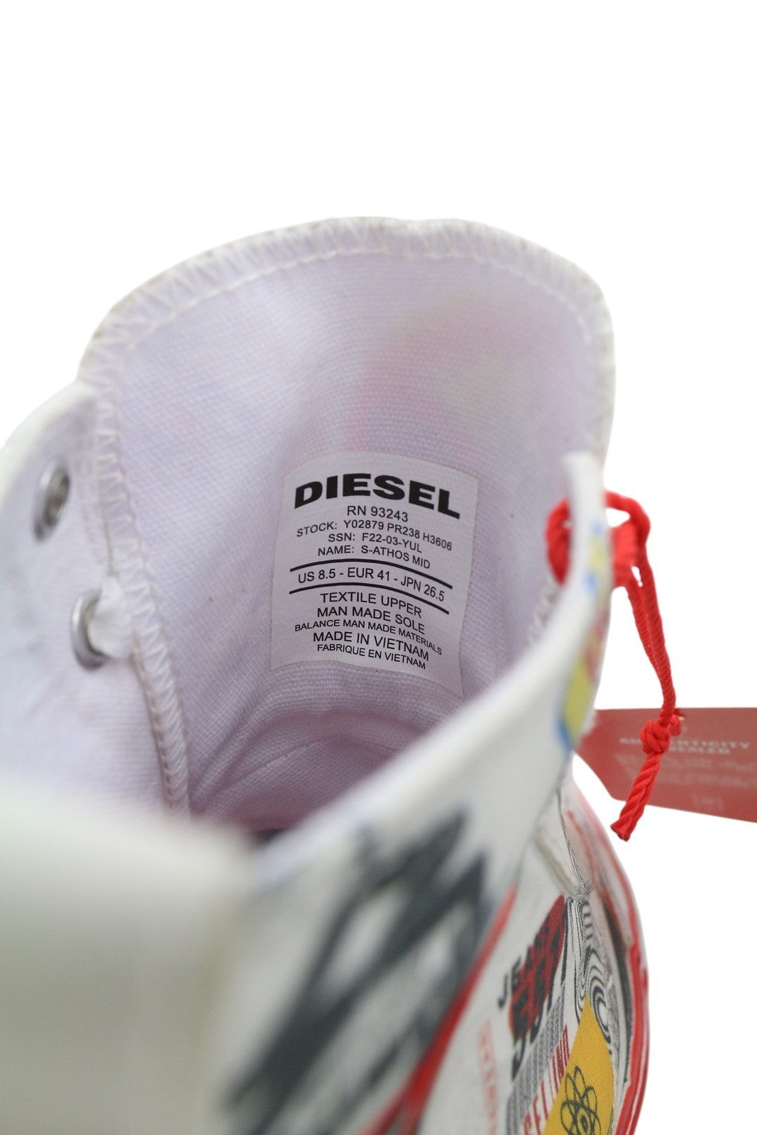 DIESEL S-Athos Mid vyriški sportbačiai EU41 raštuoti aukšti bateliai su raišteliais ir migdolų nosimi, rekomenduojama kaina – 160 € 