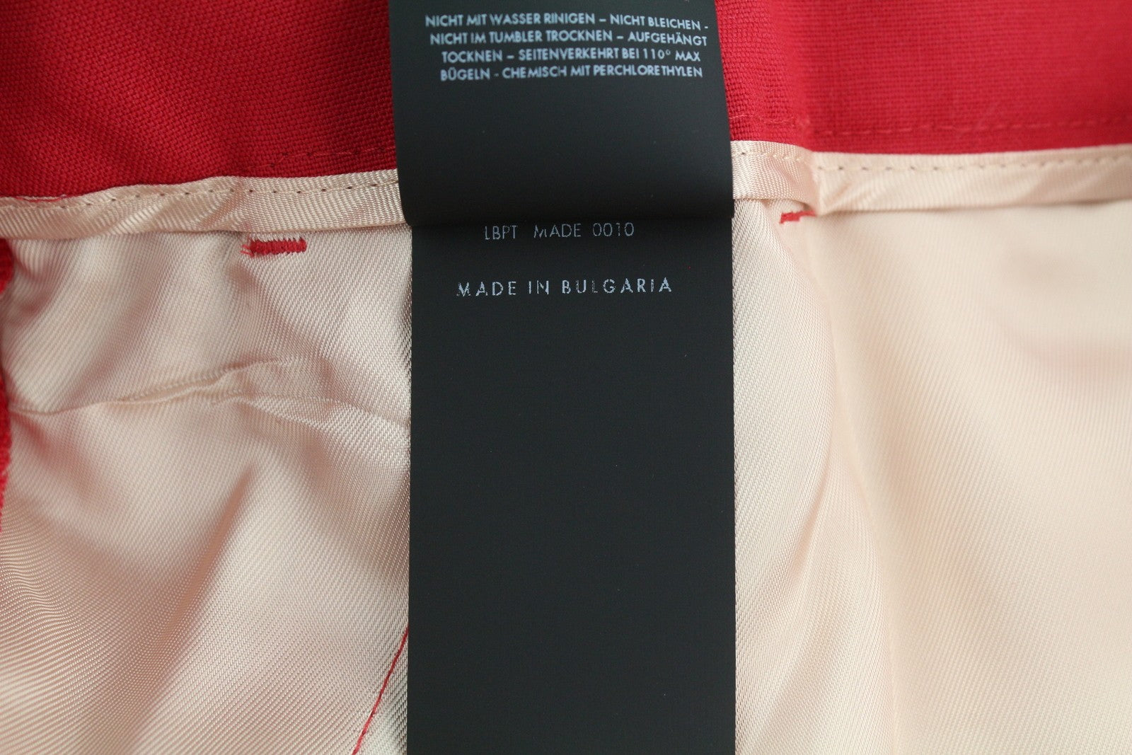 PT TORINO Jaine moteriškos kelnės, 38 W25, raudonos, laisvo kirpimo, iki kulkšnies, užtrauktuku. Rekomenduojama kaina – 249 €. 