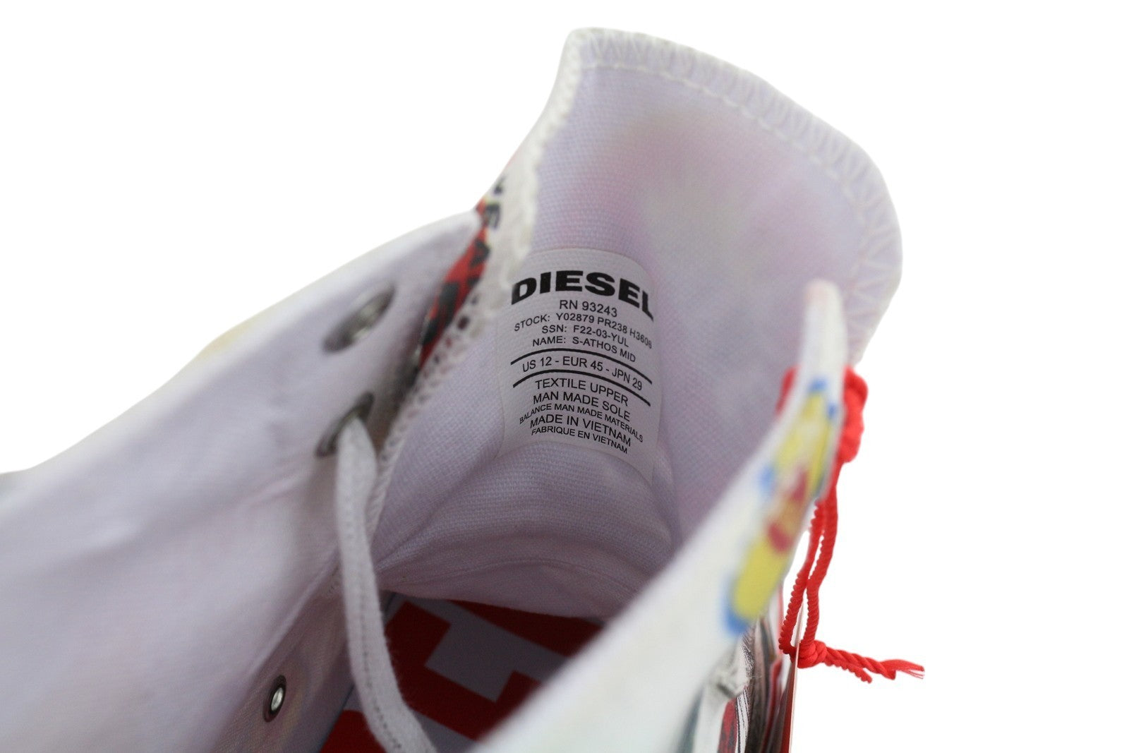 DIESEL S-Athos Mid vyriški sportbačiai EU45, raštuoti aukšti bateliai su raišteliais, migdolų nosele, rekomenduojama kaina – 160 € 