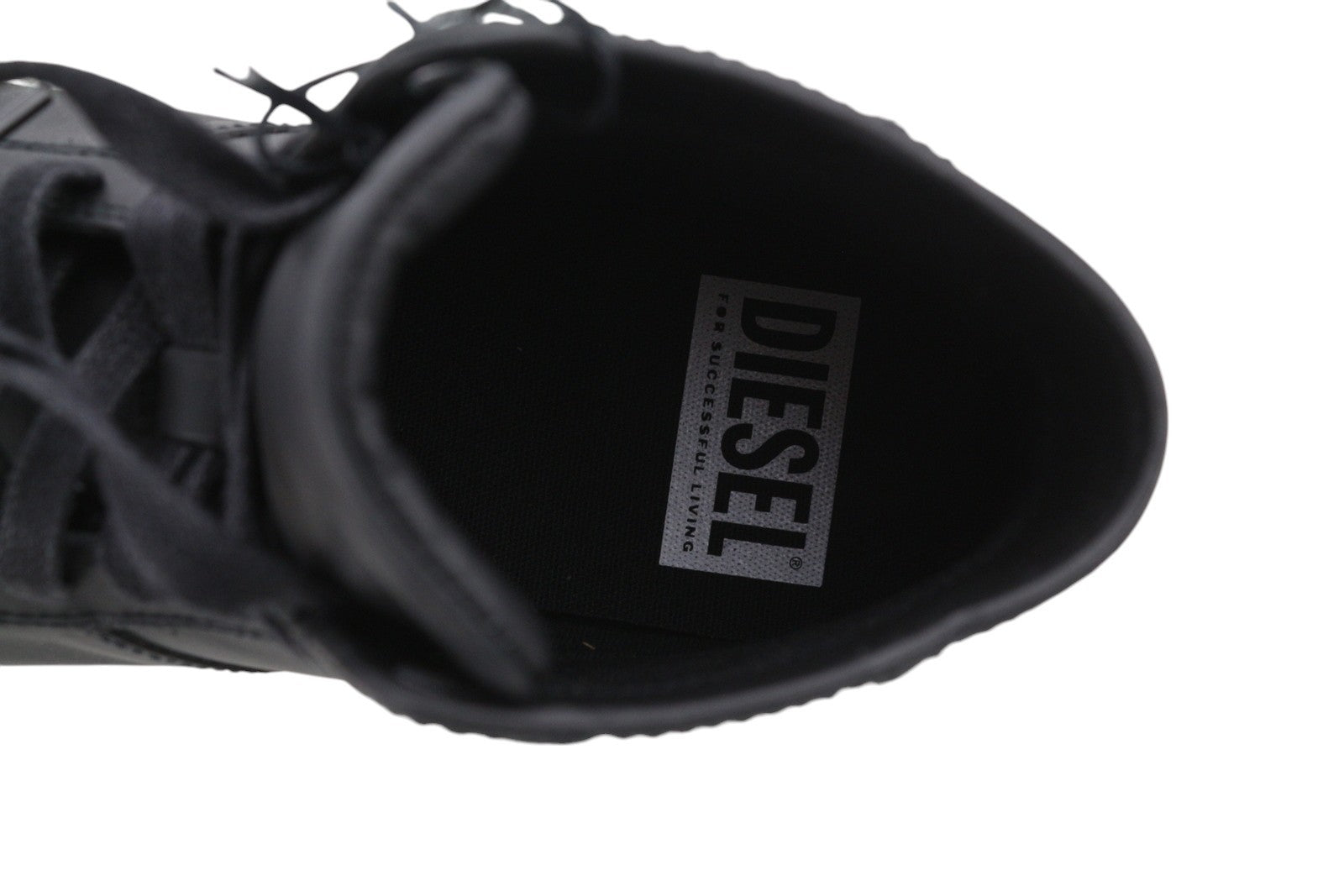 DIESEL S-Mydori Mc W moteriški sportbačiai, 38 dydis, juodos odos, su raišteliais, migdolų nosimi, rekomenduojama kaina – 220 € 