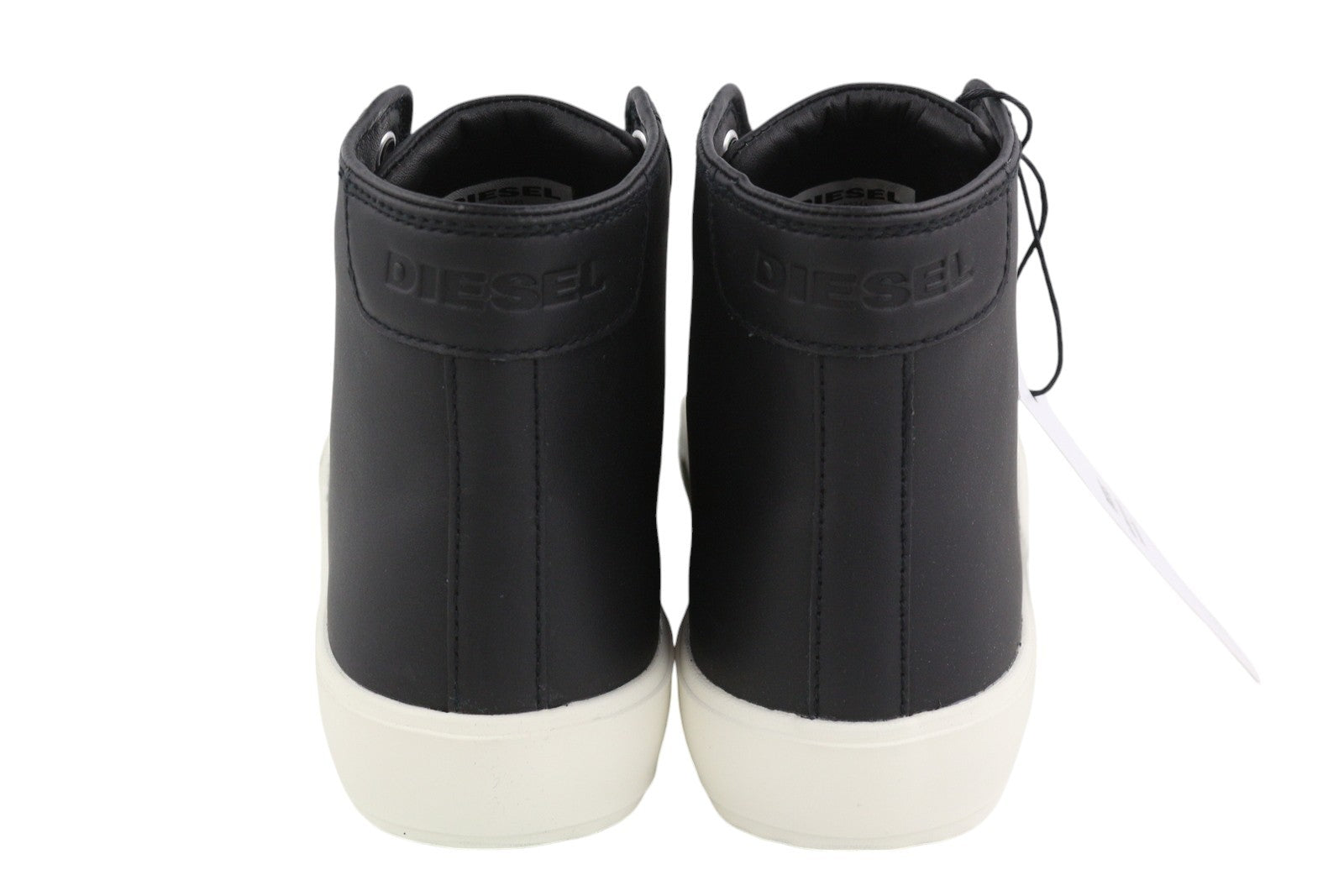 DIESEL S-Mydori Mc W moteriški sportbačiai, 38 dydis, juodos odos, su raišteliais, migdolų nosimi, rekomenduojama kaina – 220 € 