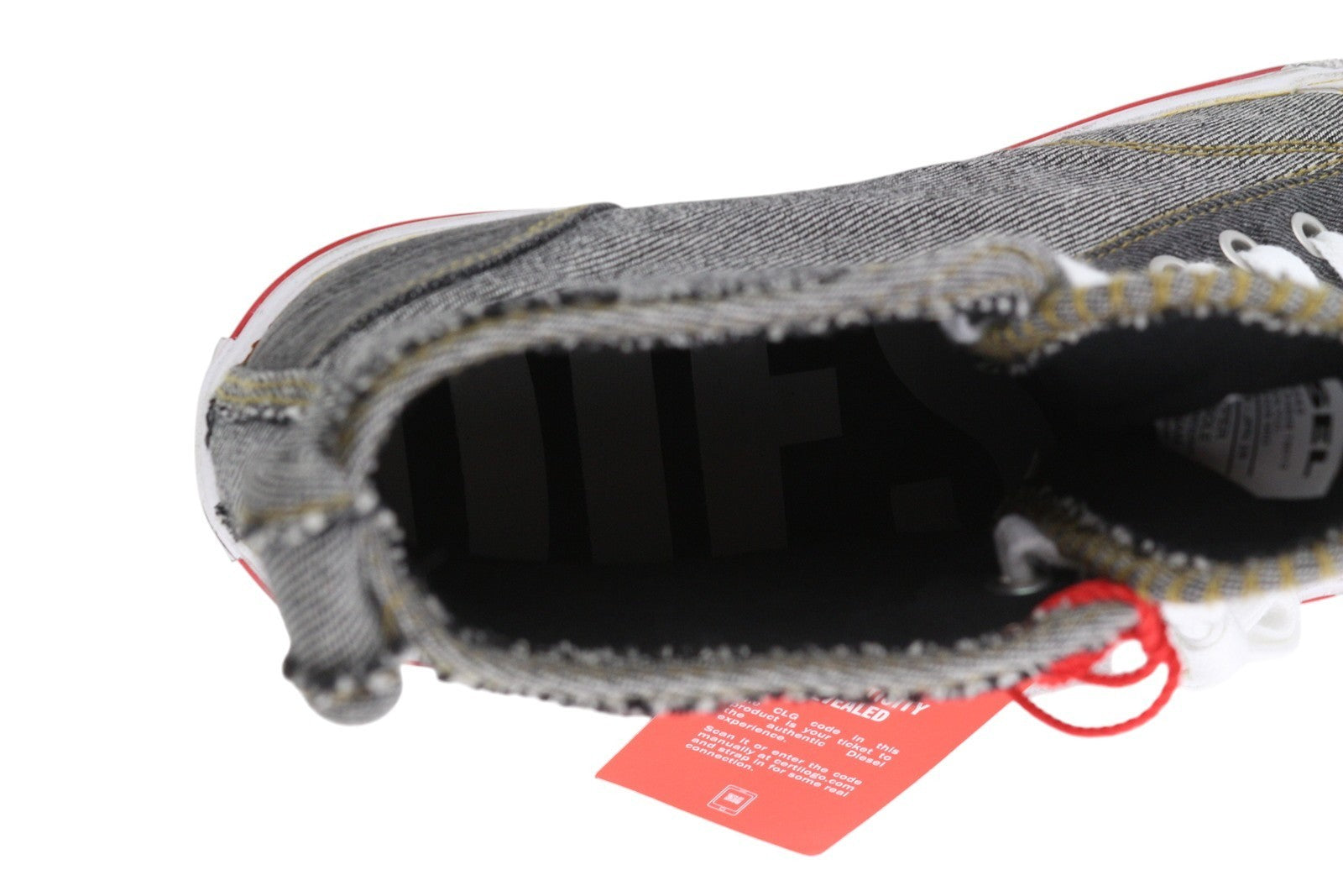 DIESEL S-Athos Mid vyriški sportbačiai, 42 dydžio, tamsaus džinso imitacijos, suvarstomi migdolų formos noseliais, rekomenduojama kaina – 160 € 