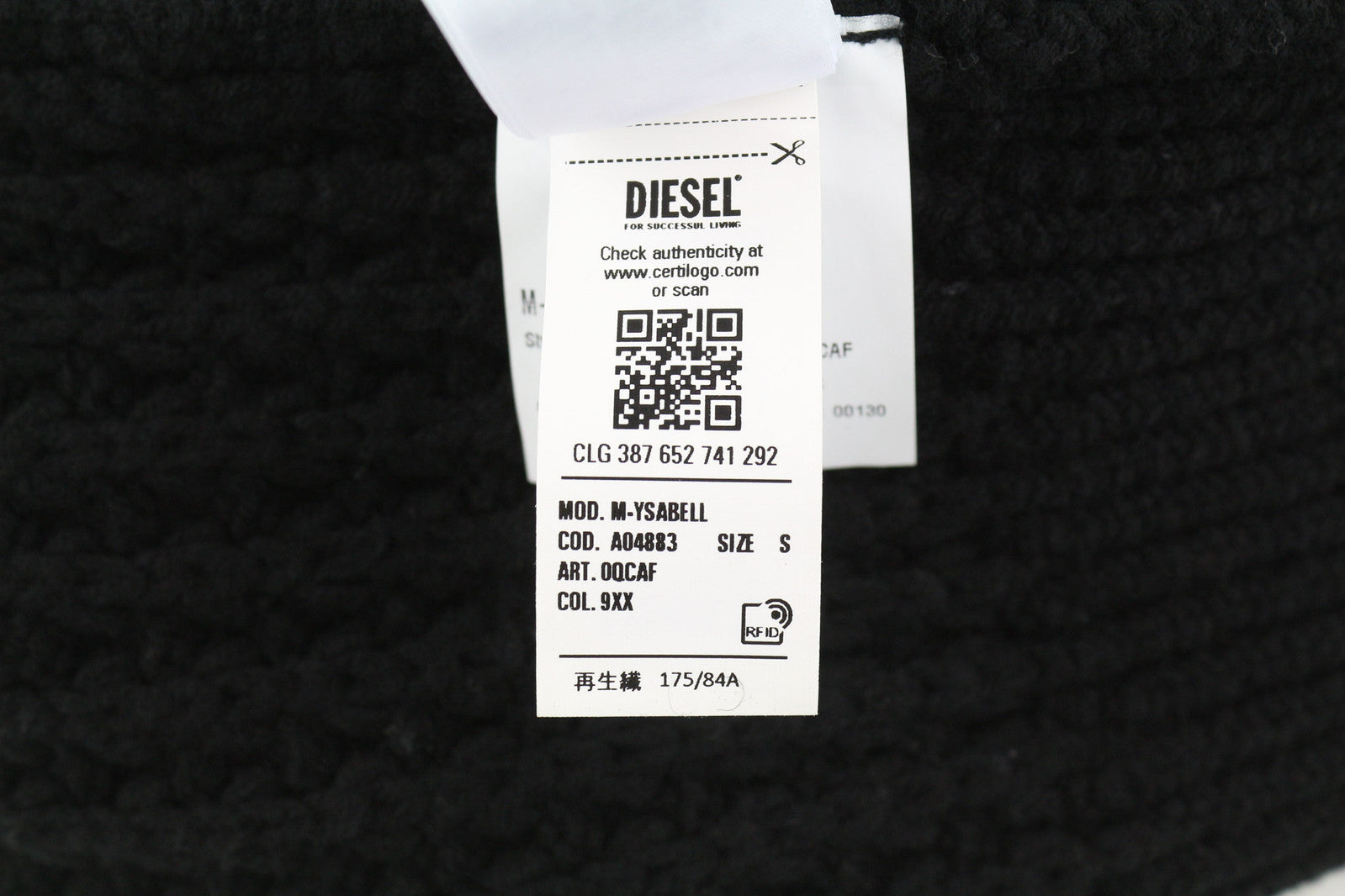 DIESEL M-Ysabell moteriškas megztinis S dydžio, vilnonis, megztinis su apvalia kaklo iškirpte, juodas. Rekomenduojama kaina – 275 €. 