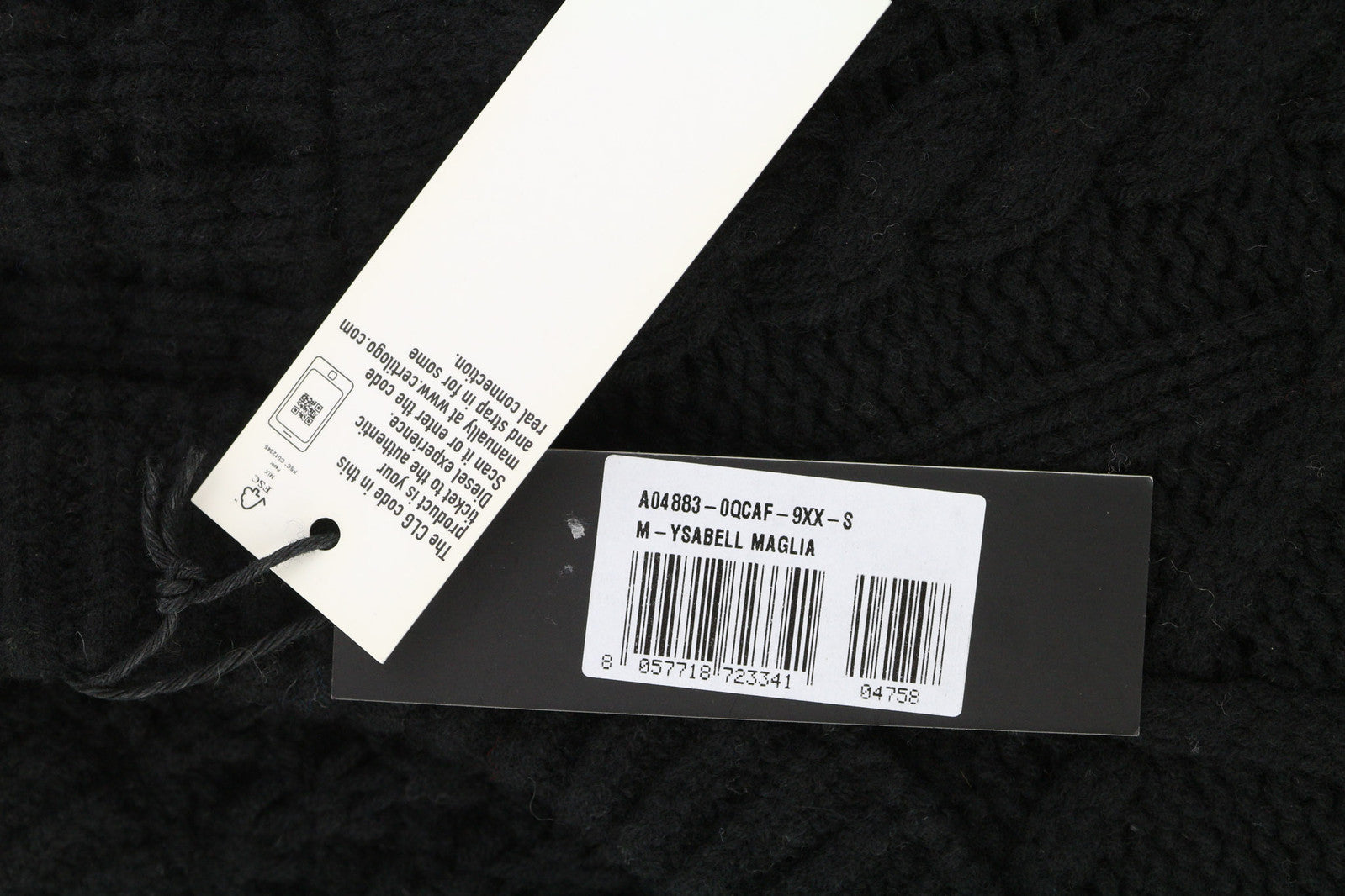 DIESEL M-Ysabell moteriškas megztinis S dydžio, vilnonis, megztinis su apvalia kaklo iškirpte, juodas. Rekomenduojama kaina – 275 €. 