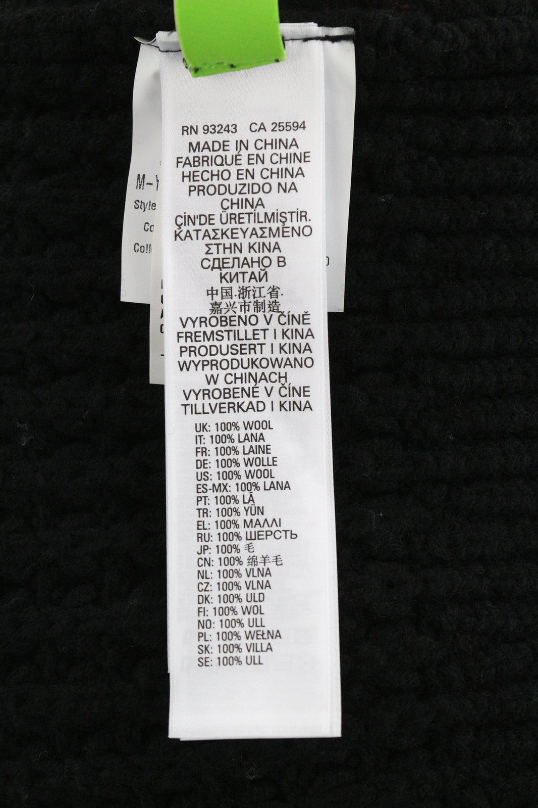 DIESEL M-Ysabell moteriškas megztinis S dydžio, vilnonis, megztinis su apvalia kaklo iškirpte, juodas. Rekomenduojama kaina – 275 €. 