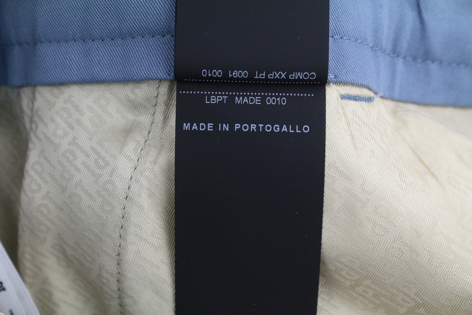 PT TORINO Jaine moteriškos kelnės, 42 W30, mėlynos, laisvo kirpimo, iki kulkšnies, užtrauktuku. Rekomenduojama kaina – 249 €. 