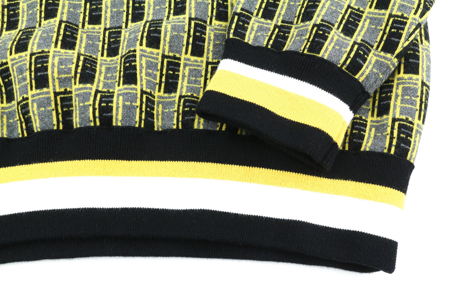 DIESEL K-Toledo vyriškas megztinis L dydžio, apvalios kaklo iškirptės, megztas raštuotas, rekomenduojama kaina – 160 € 