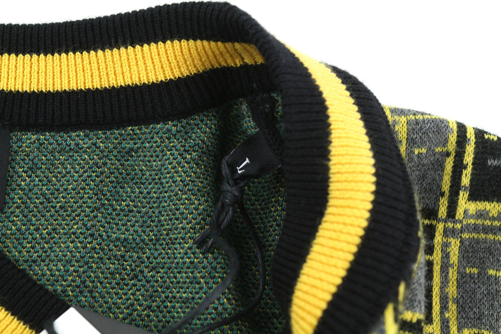 DIESEL K-Toledo vyriškas megztinis L dydžio, apvalios kaklo iškirptės, megztas raštuotas, rekomenduojama kaina – 160 € 